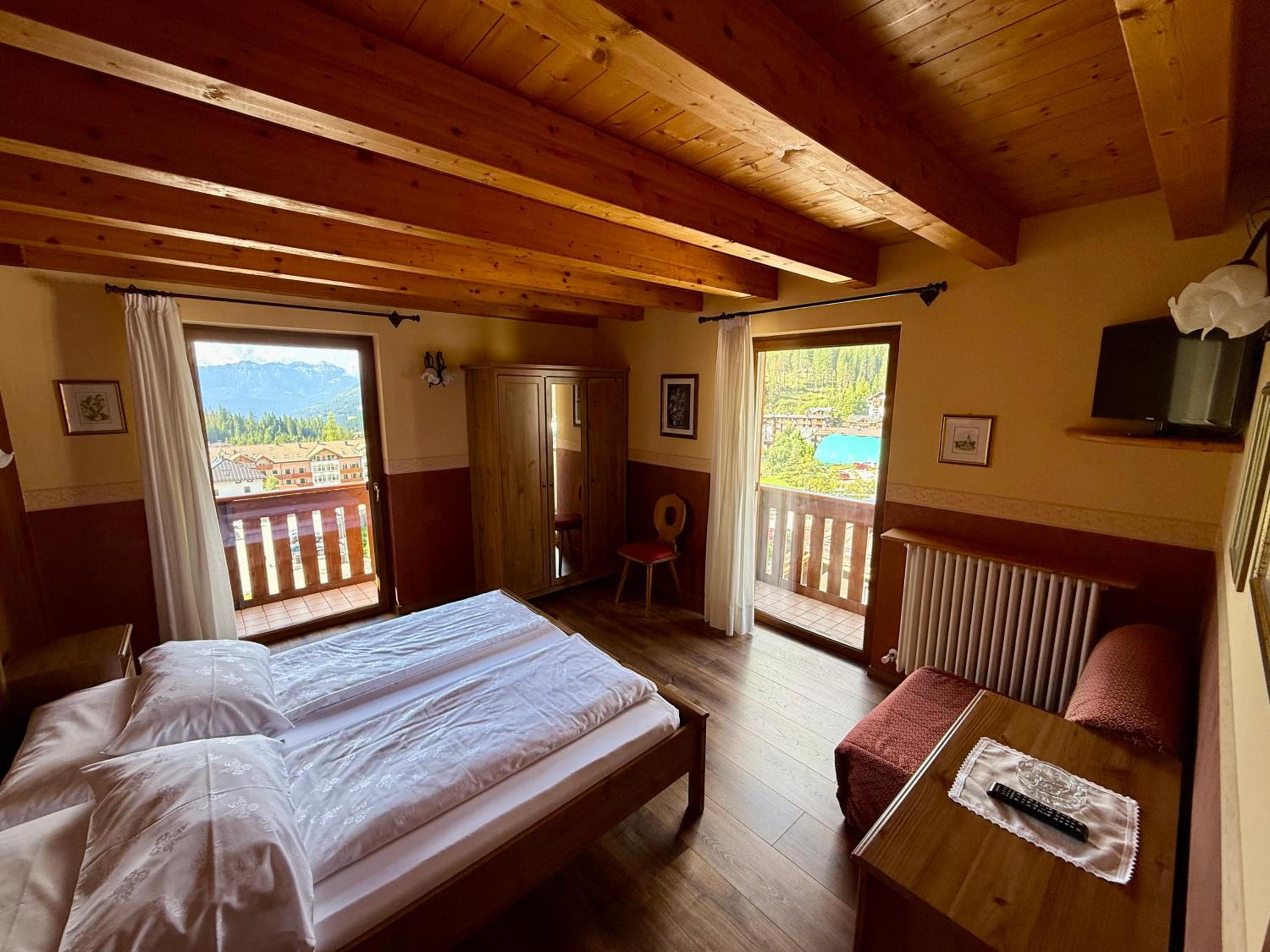 Deluxe Double or Twin Room - Photo 3