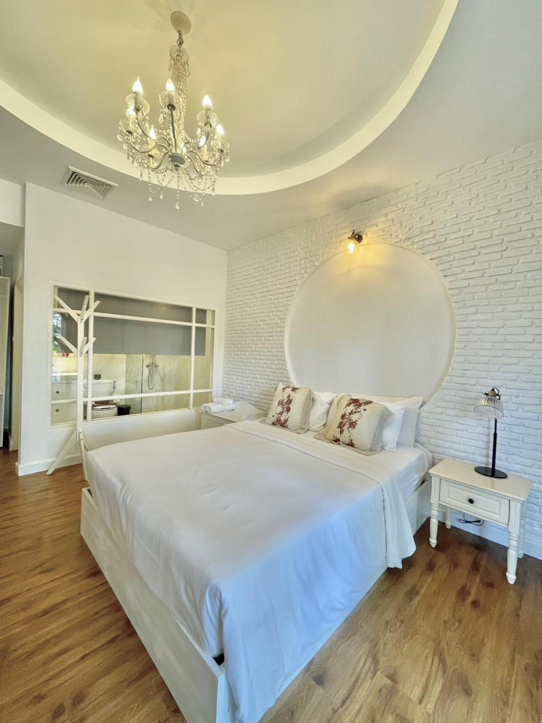 Single Room with Pool View