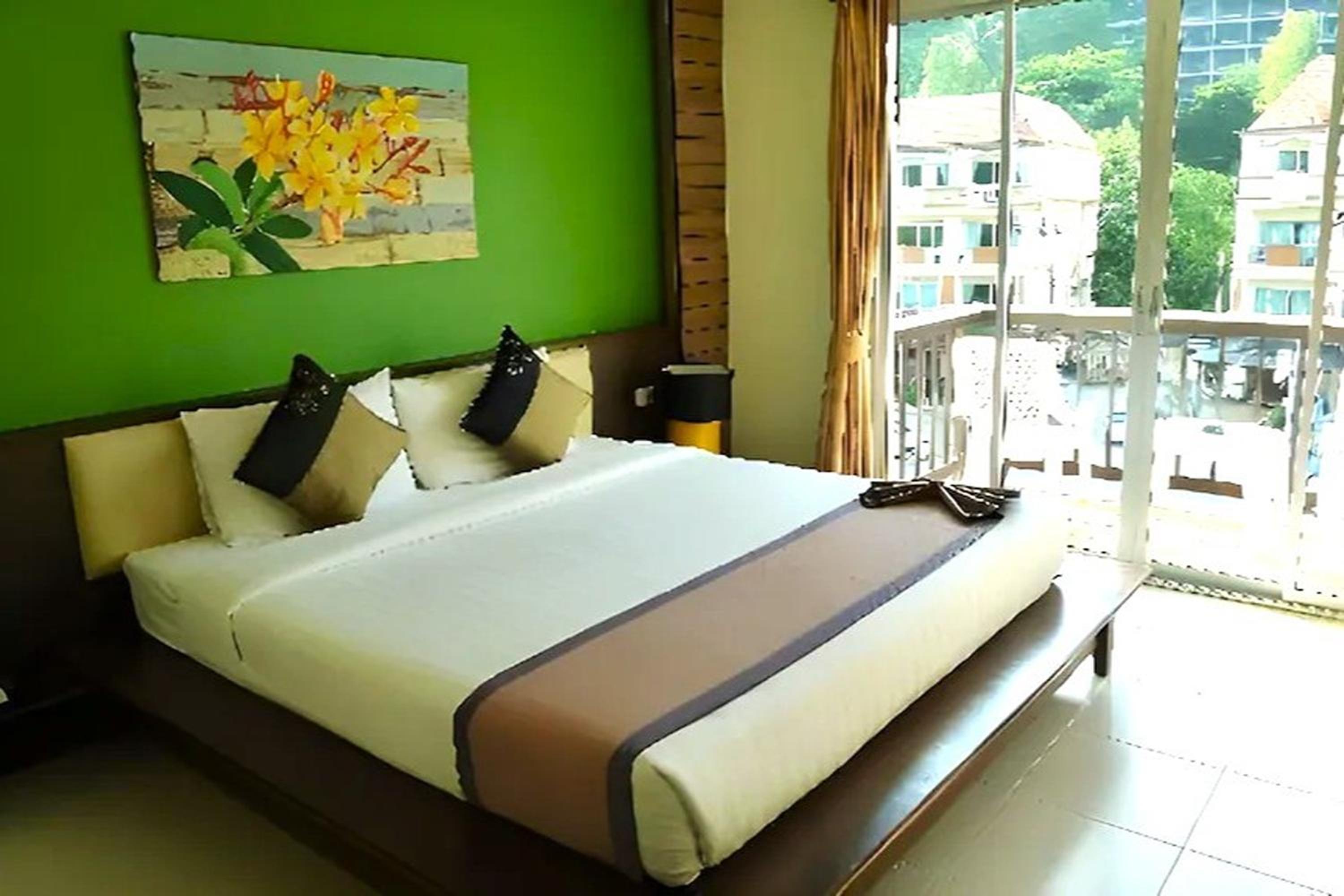 Superior Double or Twin Room with City View - Photo 3
