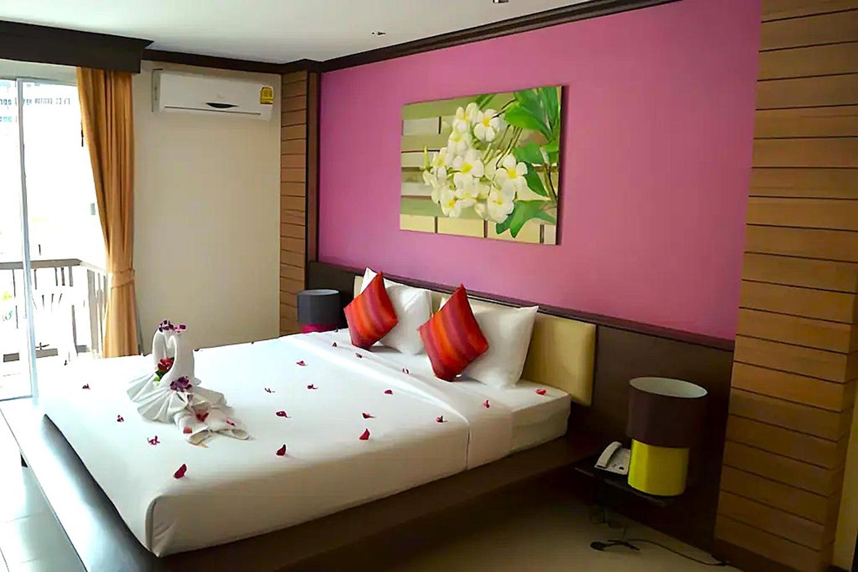Superior Double or Twin Room with City View - Photo 7