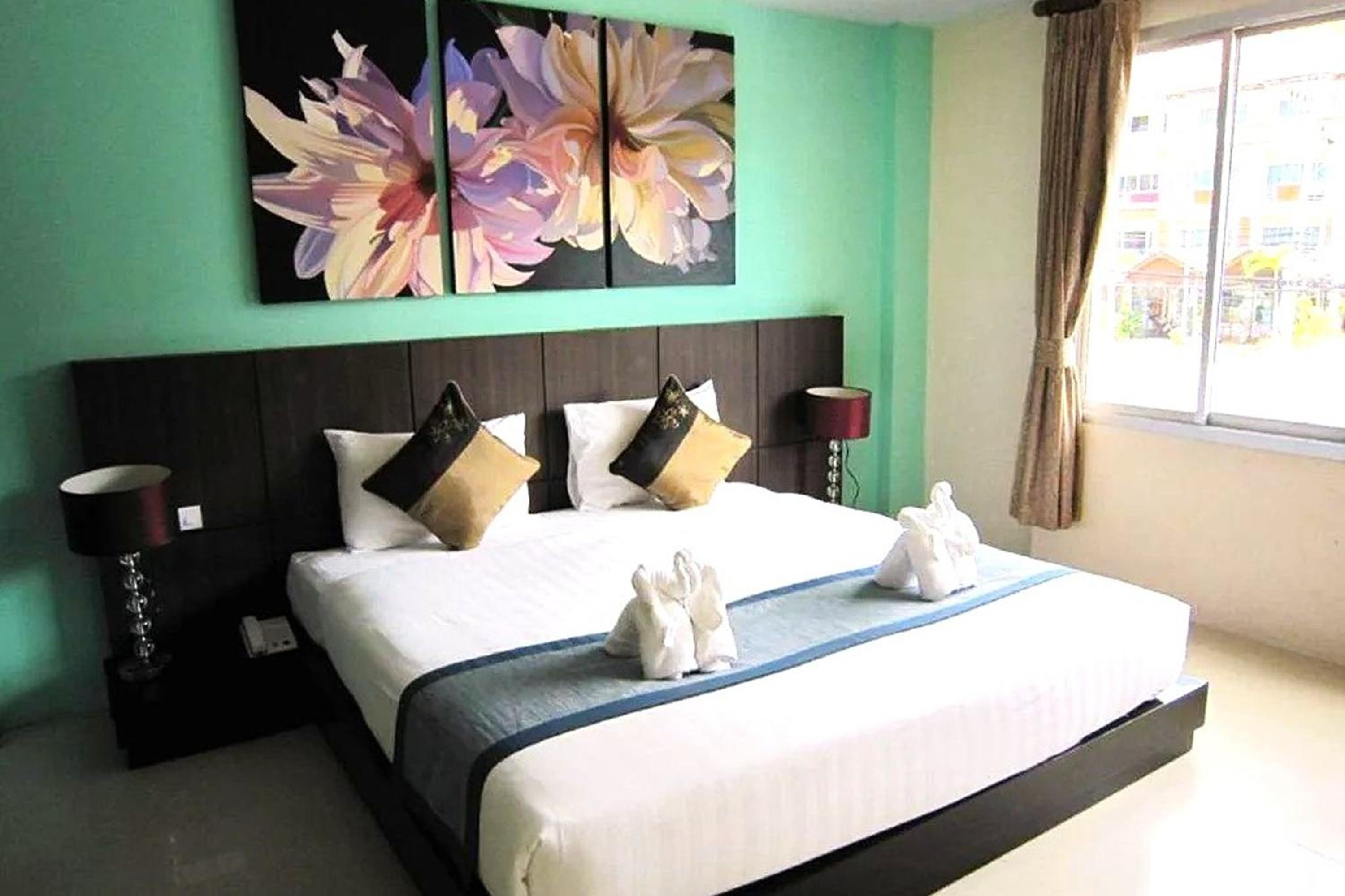 Superior Double or Twin Room with City View - Photo 5