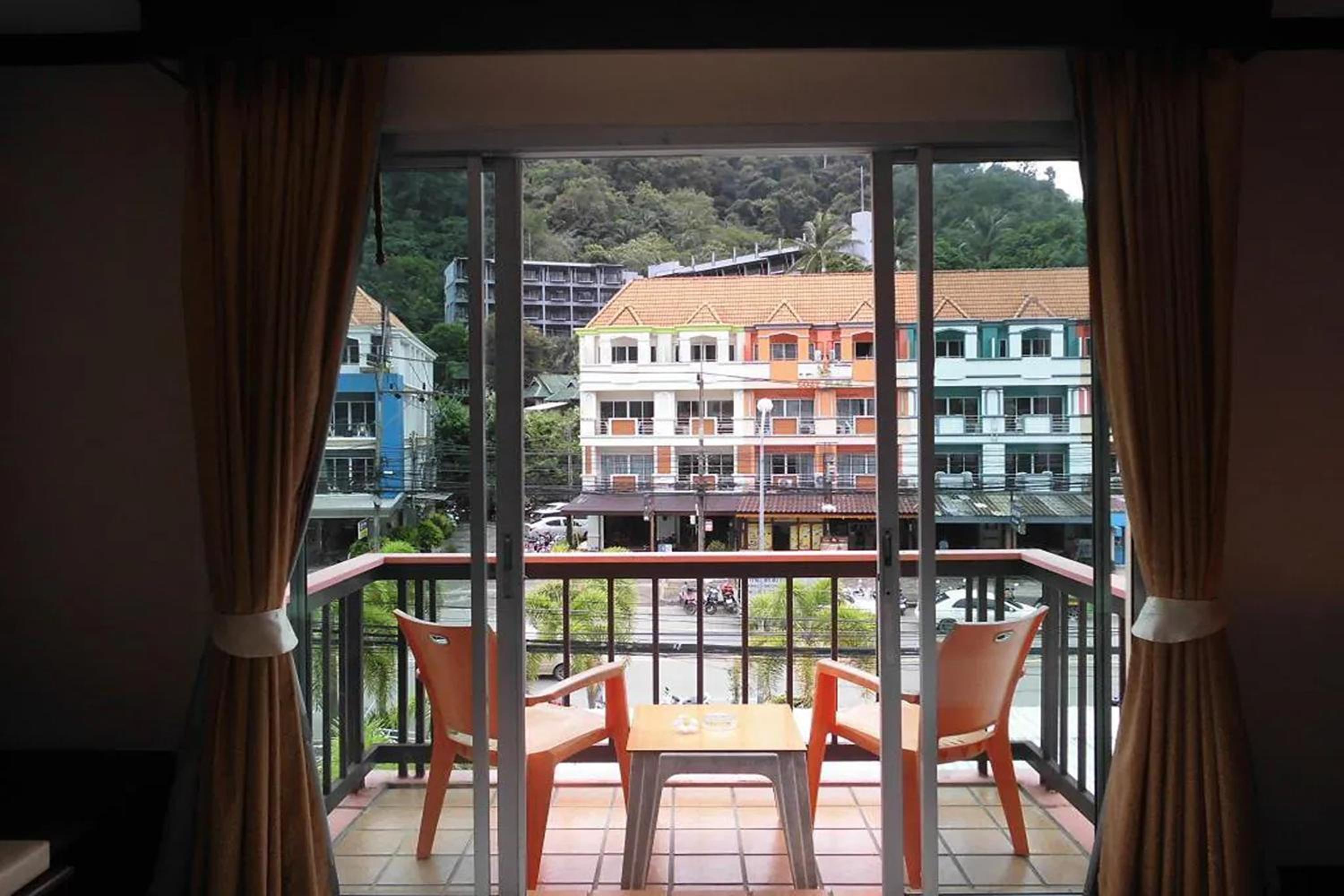Superior Double or Twin Room with City View - Photo 6