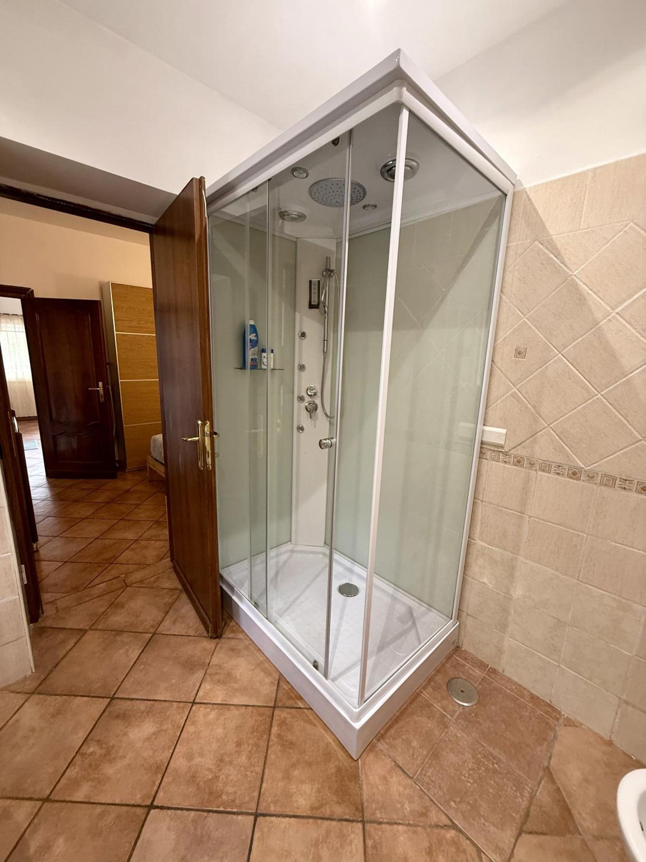Apartment with Shower