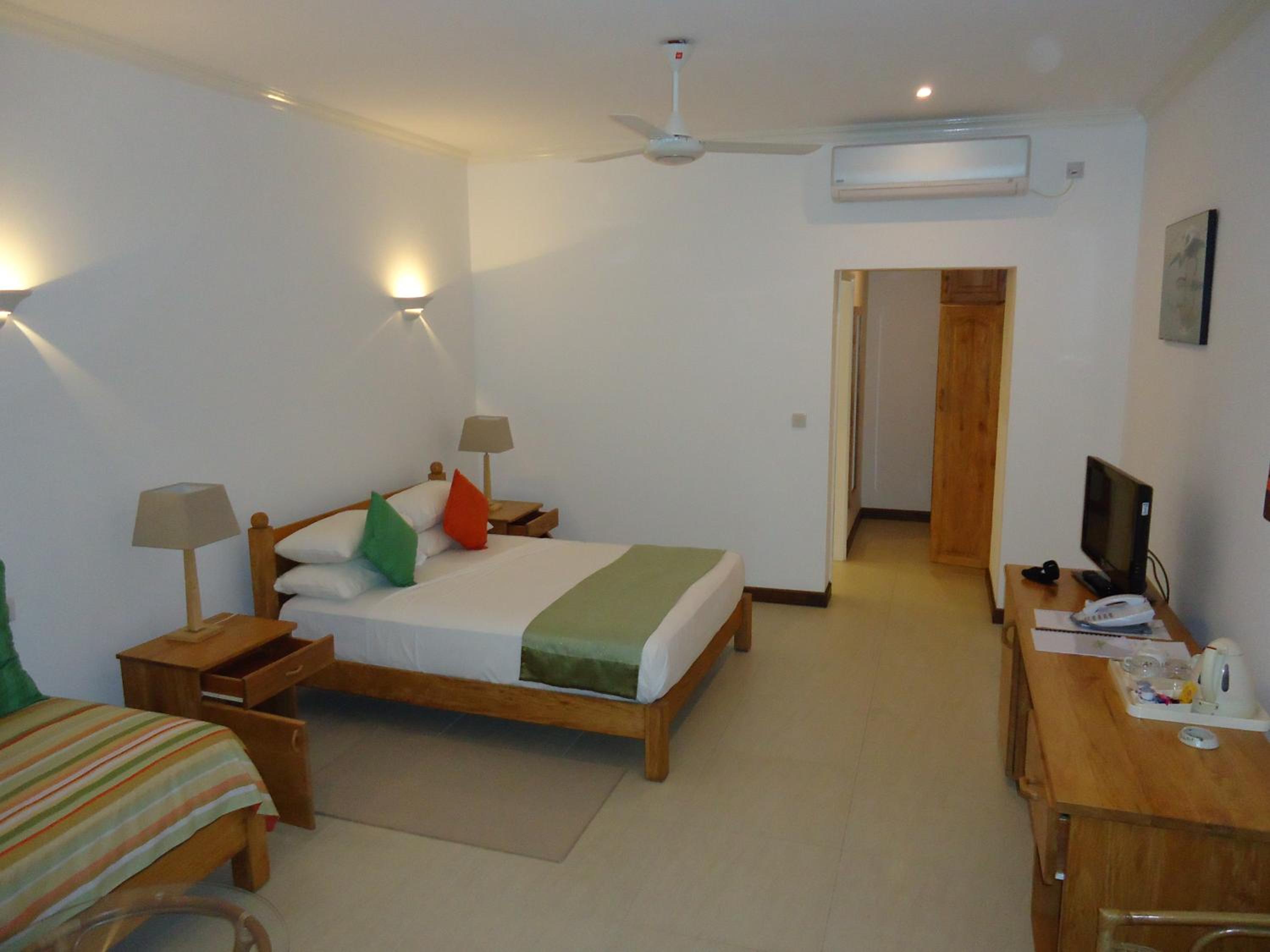 Family Room Including Breakfast