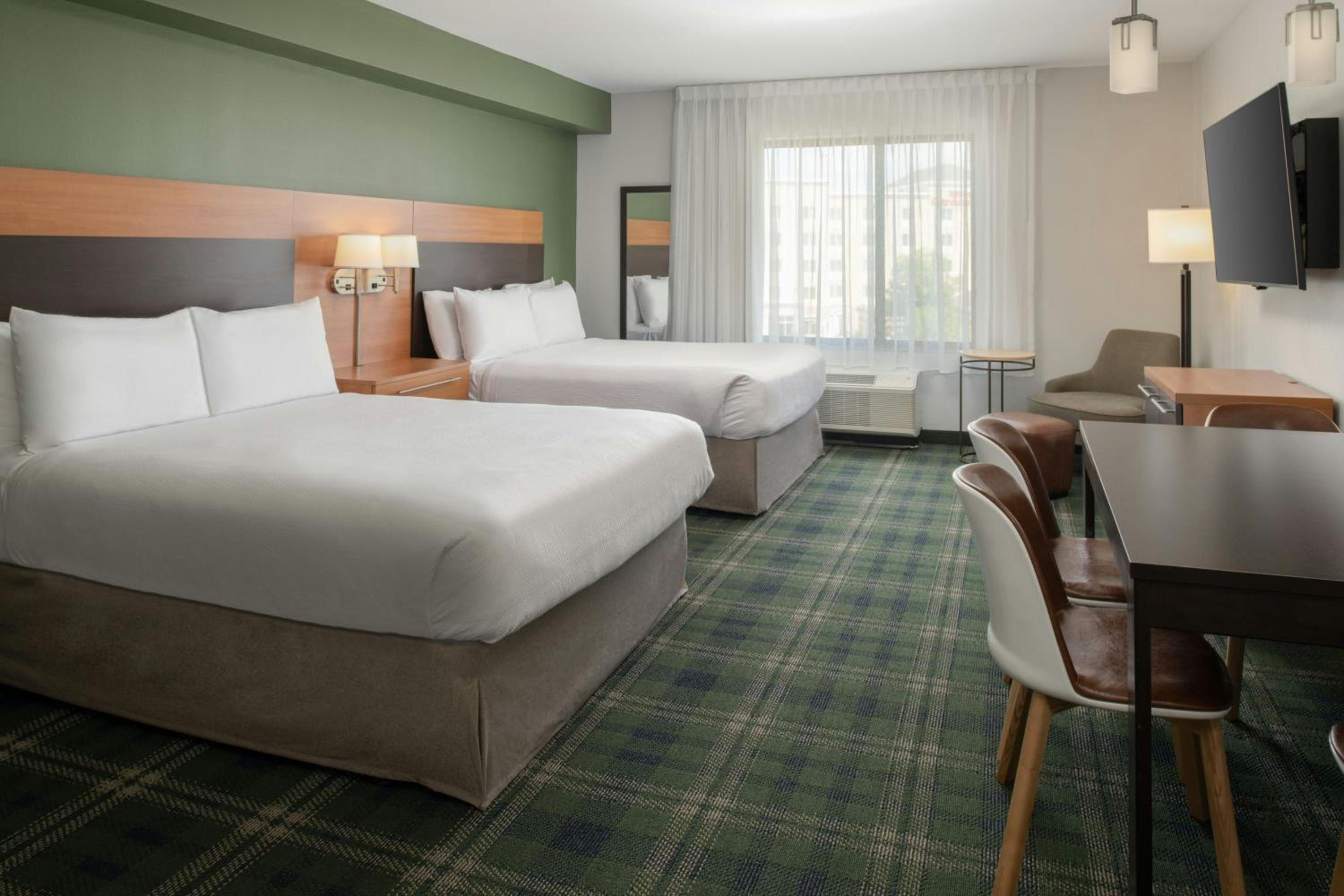 Suite with Two Queen Beds - Mobility and Hearing Accessible with Tub photo 2