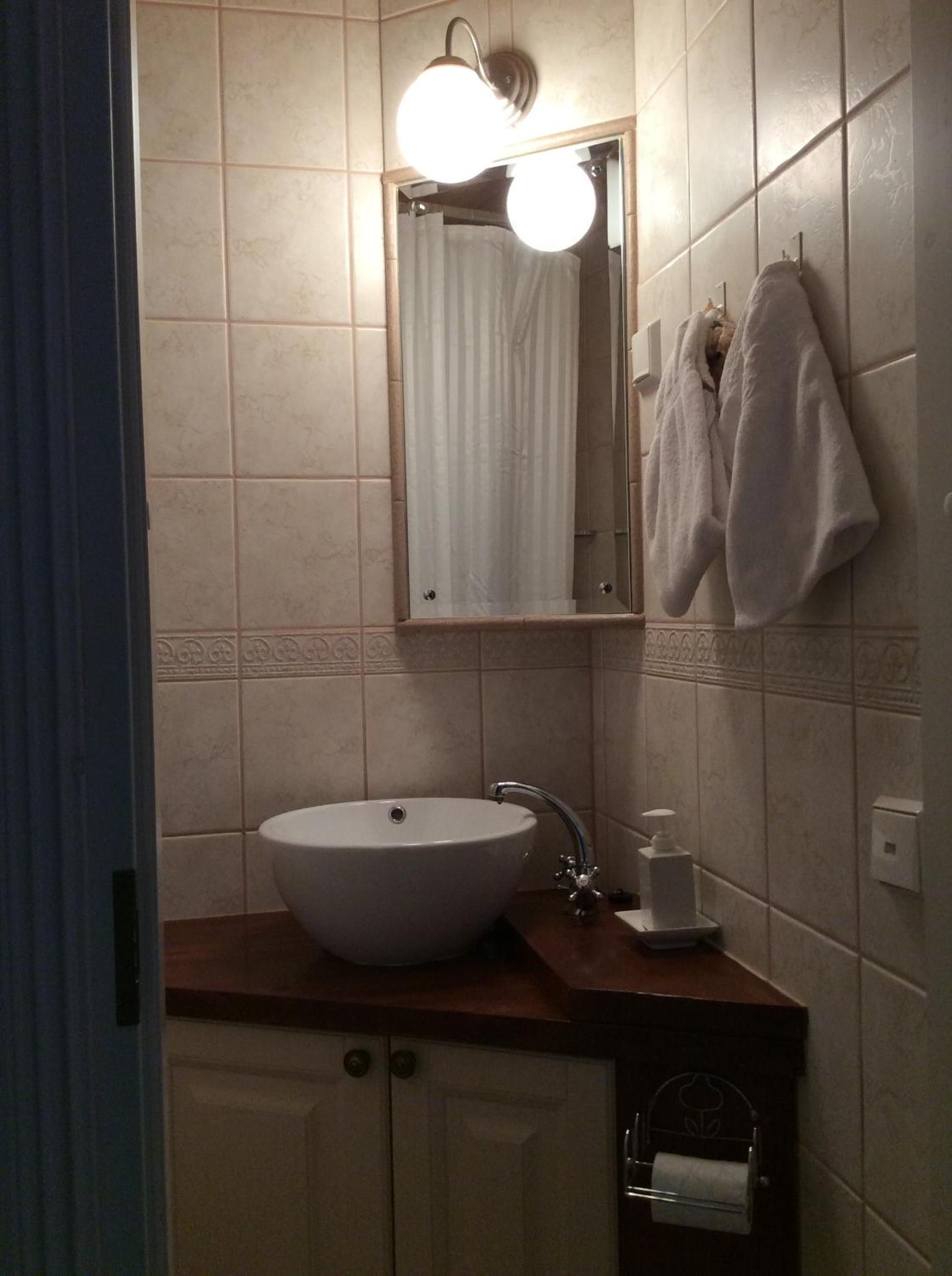 Double Room with Share Bathroom and Garden View photo 2