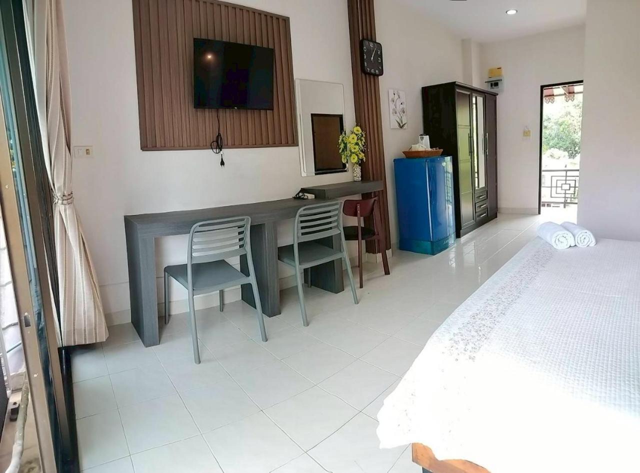 Deluxe Double Room with Balcony photo 2