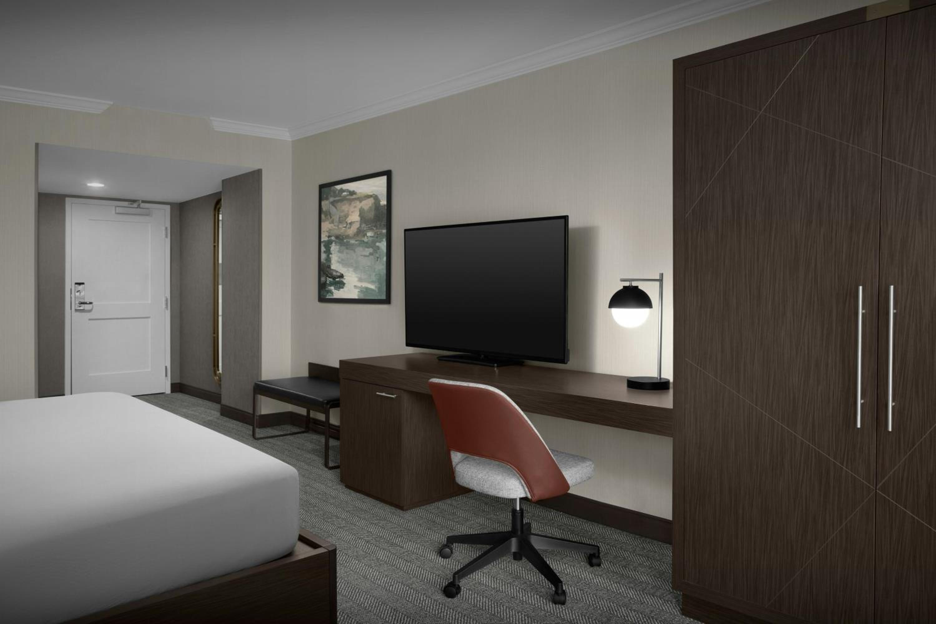 Allegro One-Bedroom King Suite with Sofa Bed