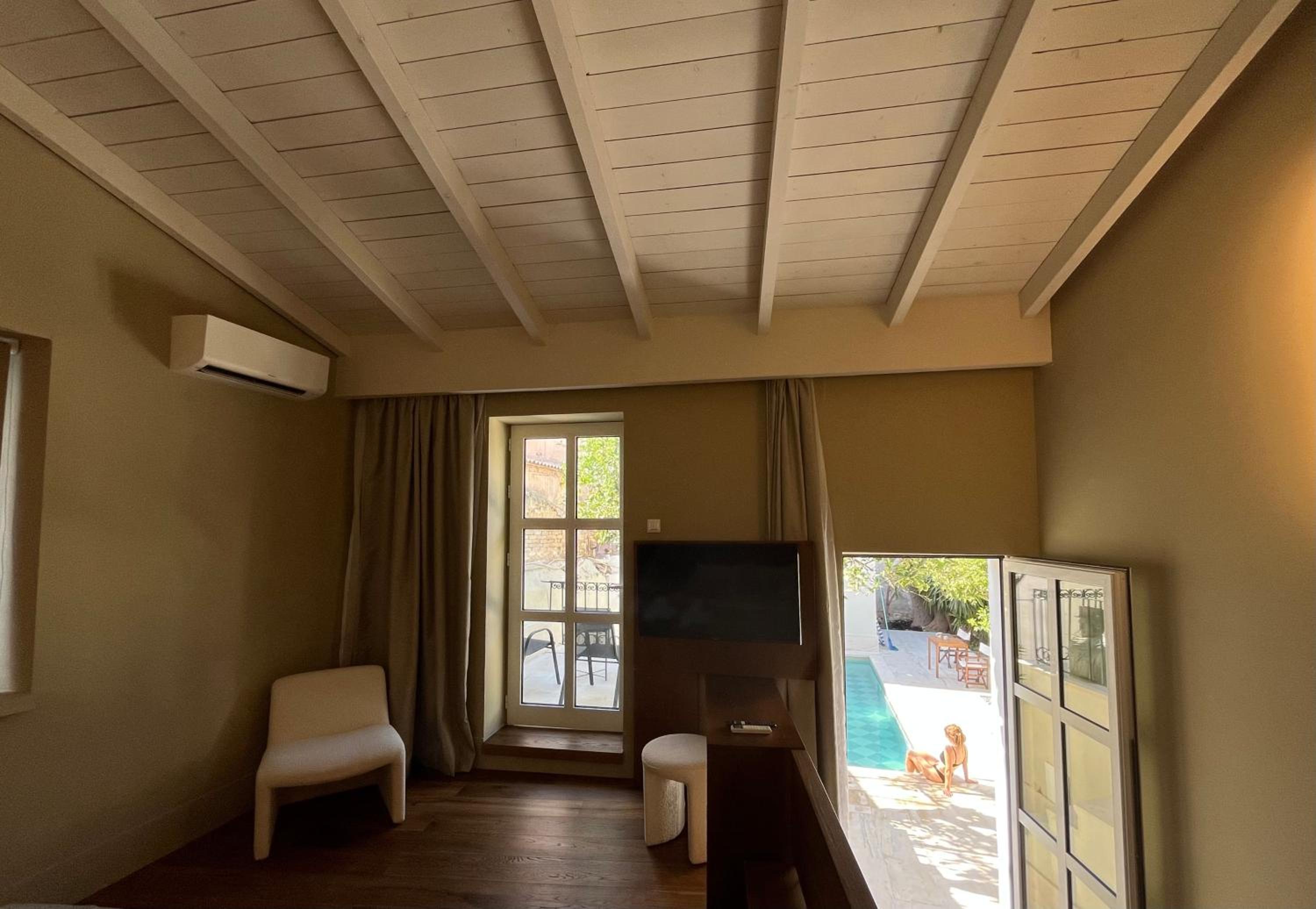 Suite with Pool View photo 3