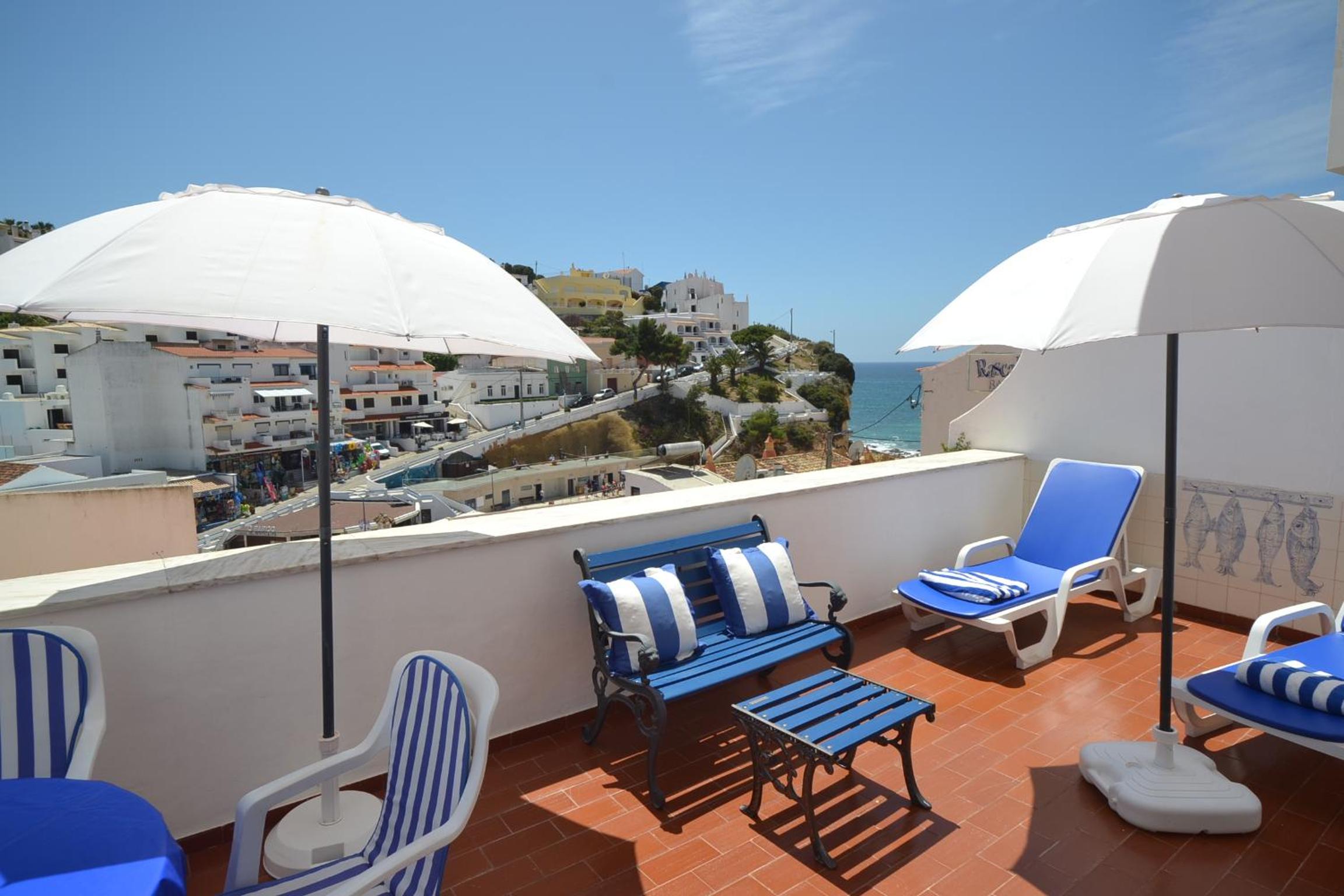 Apartment with Terrace - Photo 21