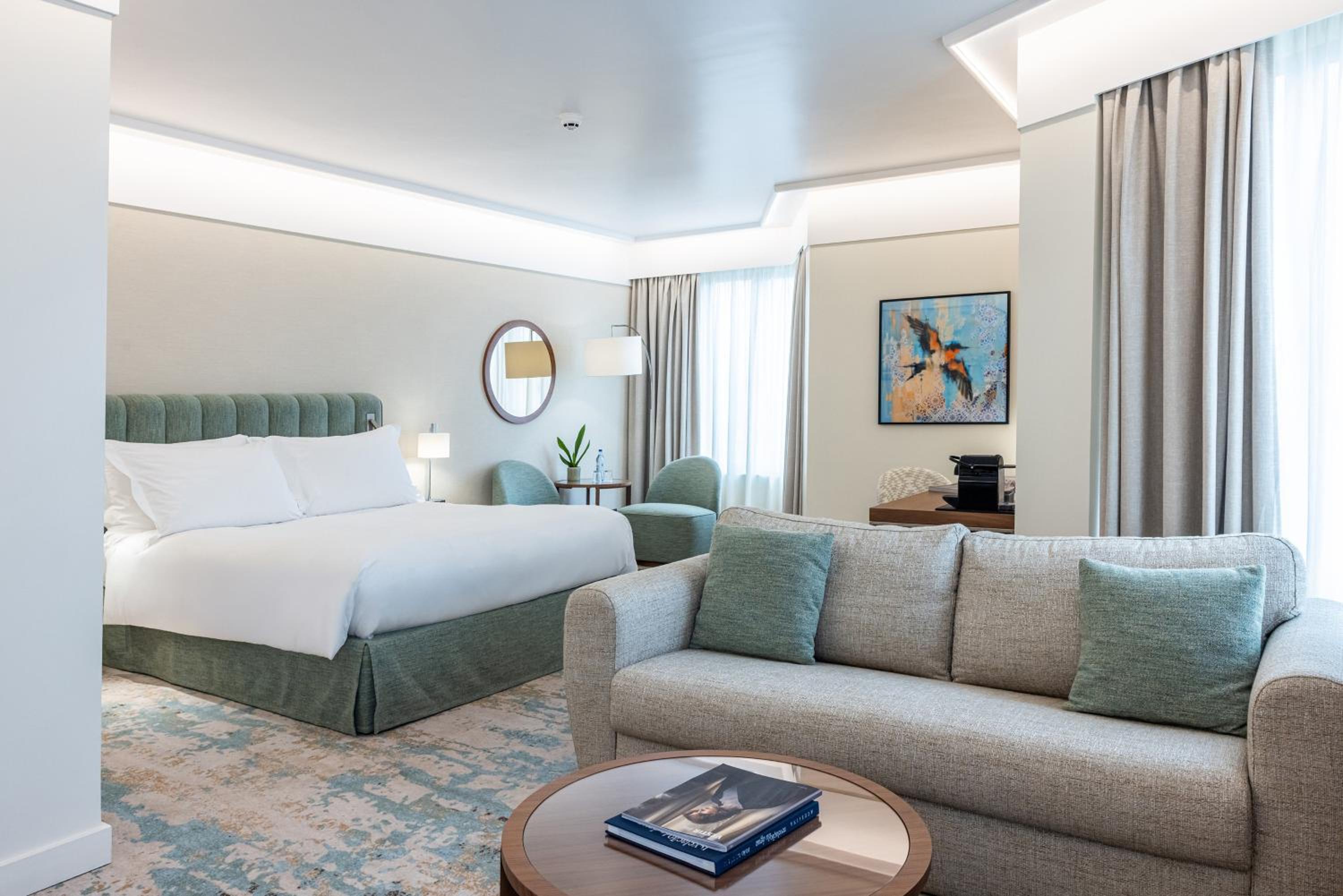 Junior Queen Suite with Corner Room - High Floor - Photo 9