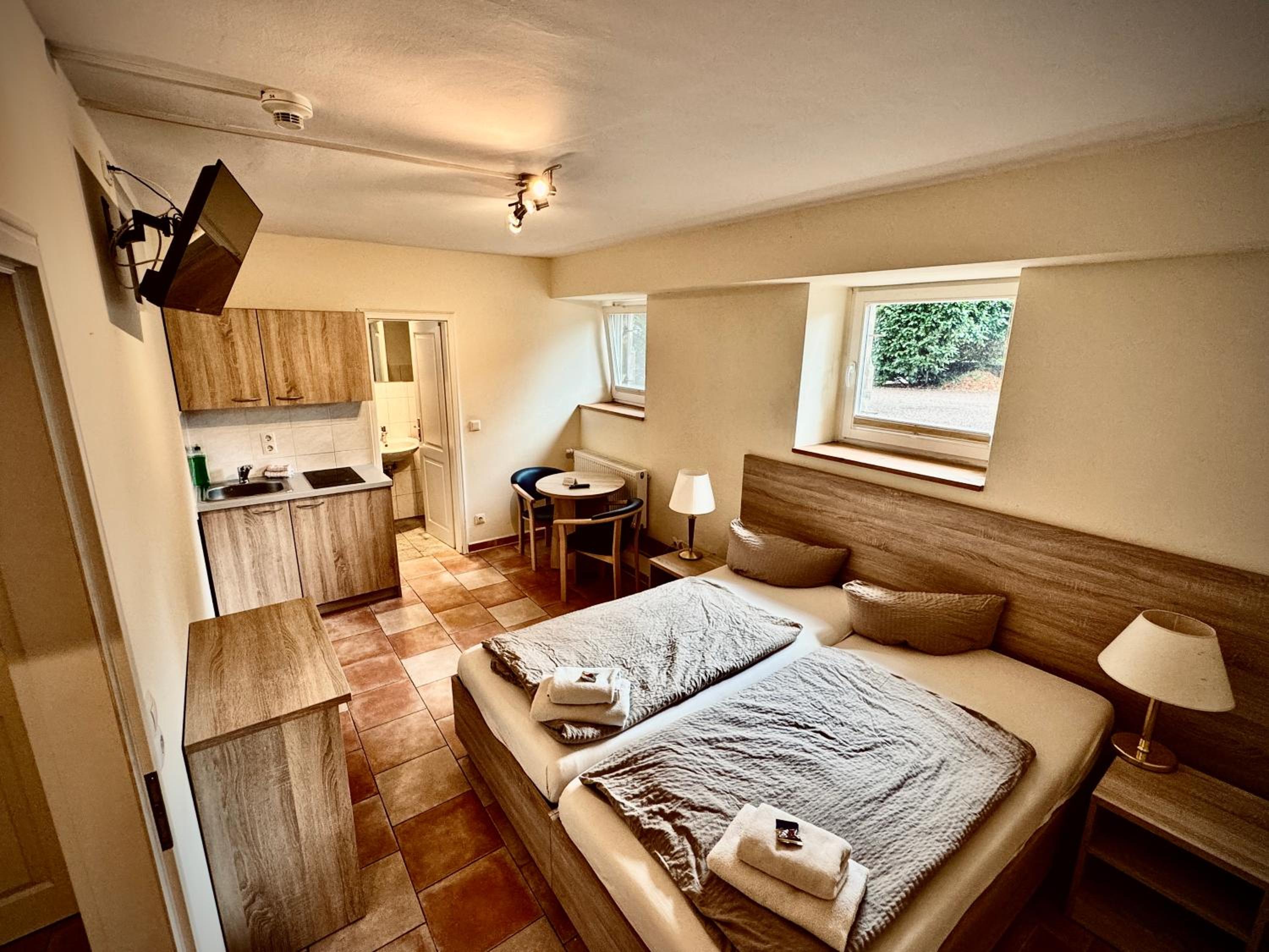 Budget Double Room photo 3