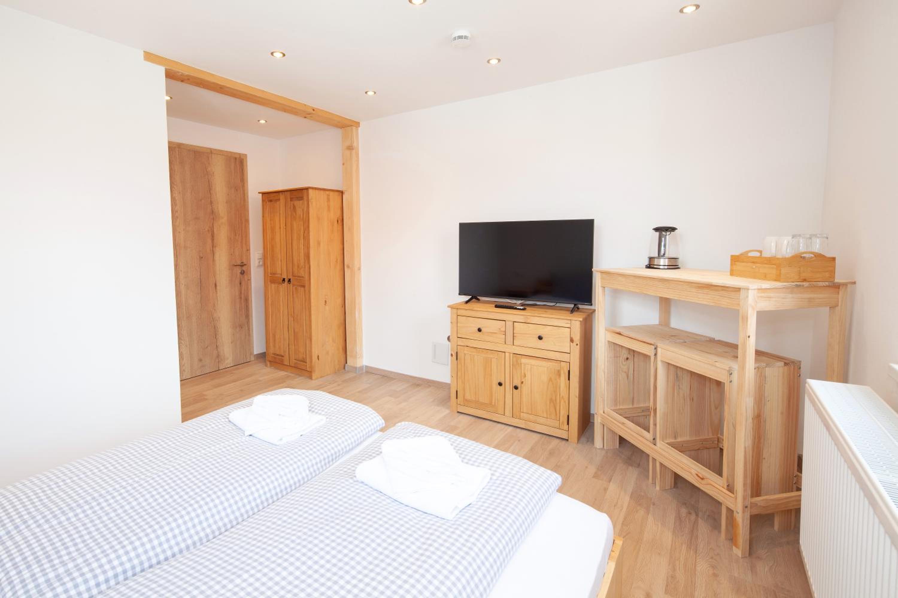 Deluxe Double Room with Shower