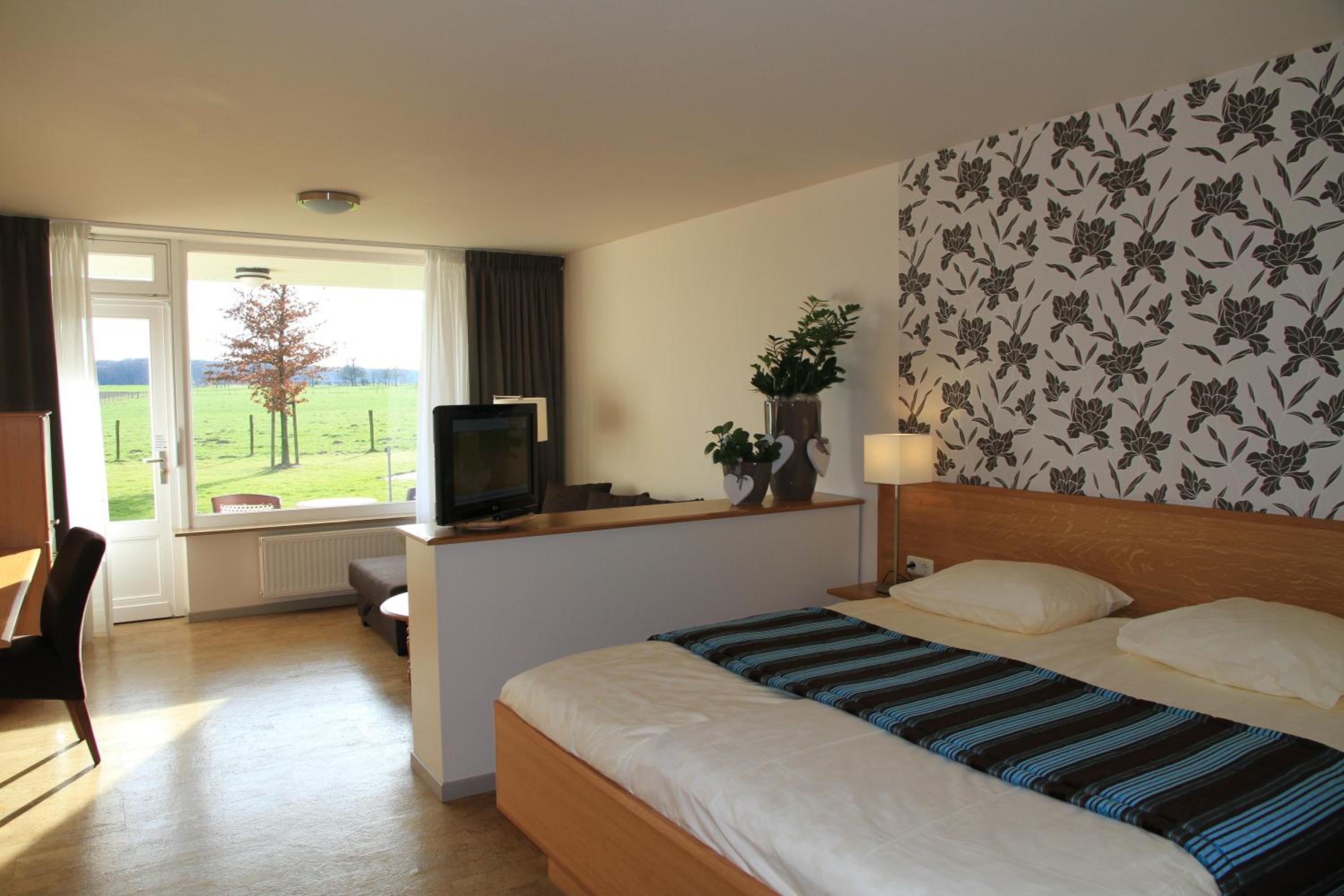 Comfort Double Room with View and Balcony/Terrace - Photo 4