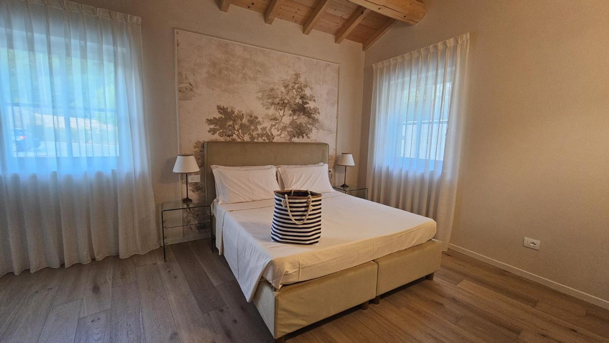 One-Bedroom Deluxe Apartment photo 1