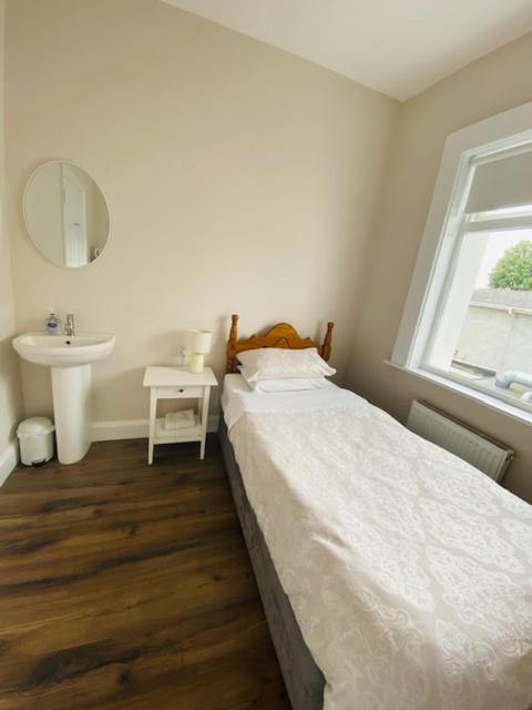 Single Room with Shared Bathroom