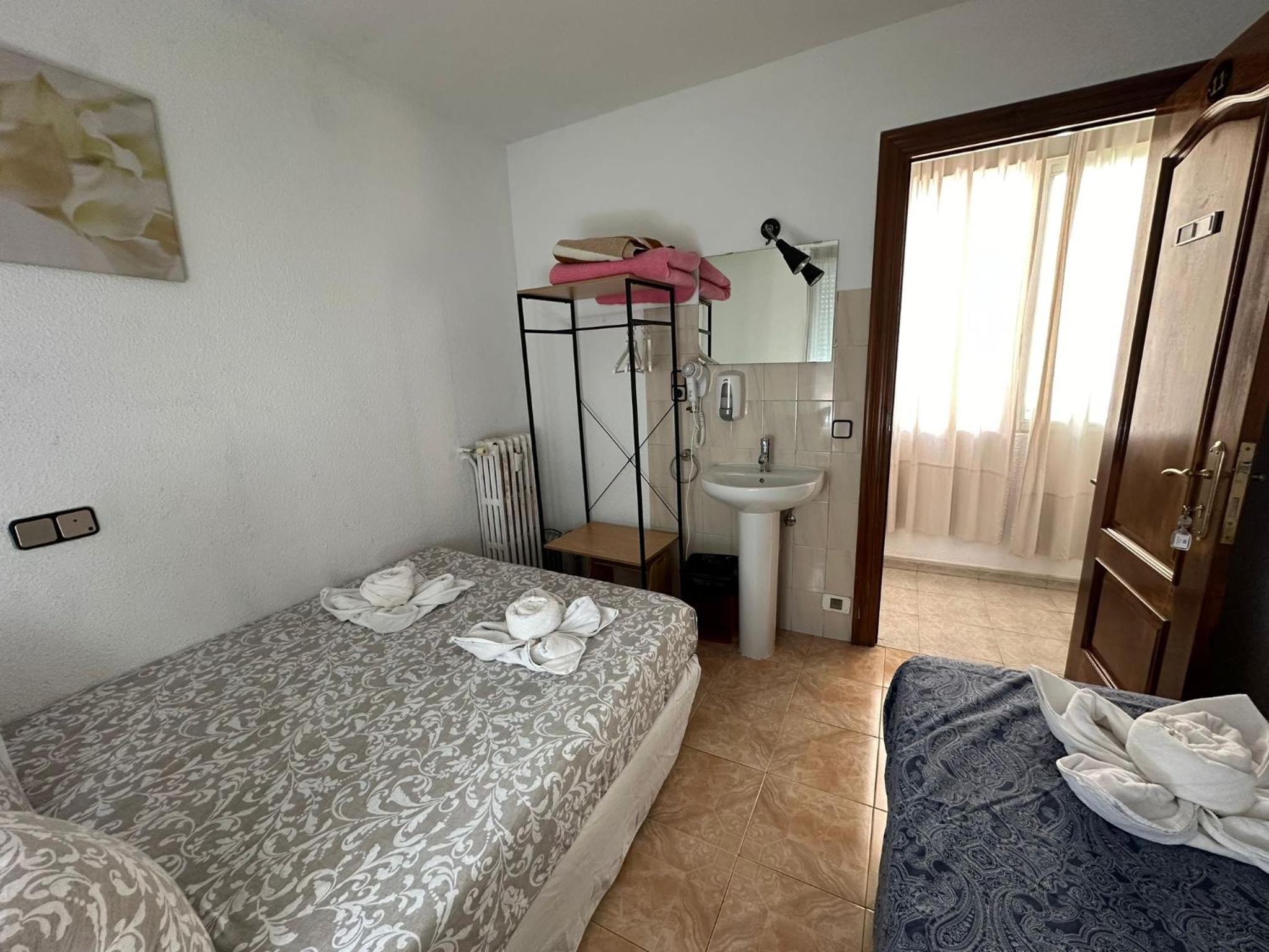 Double Room with Extra Bed with Shared Bathroom