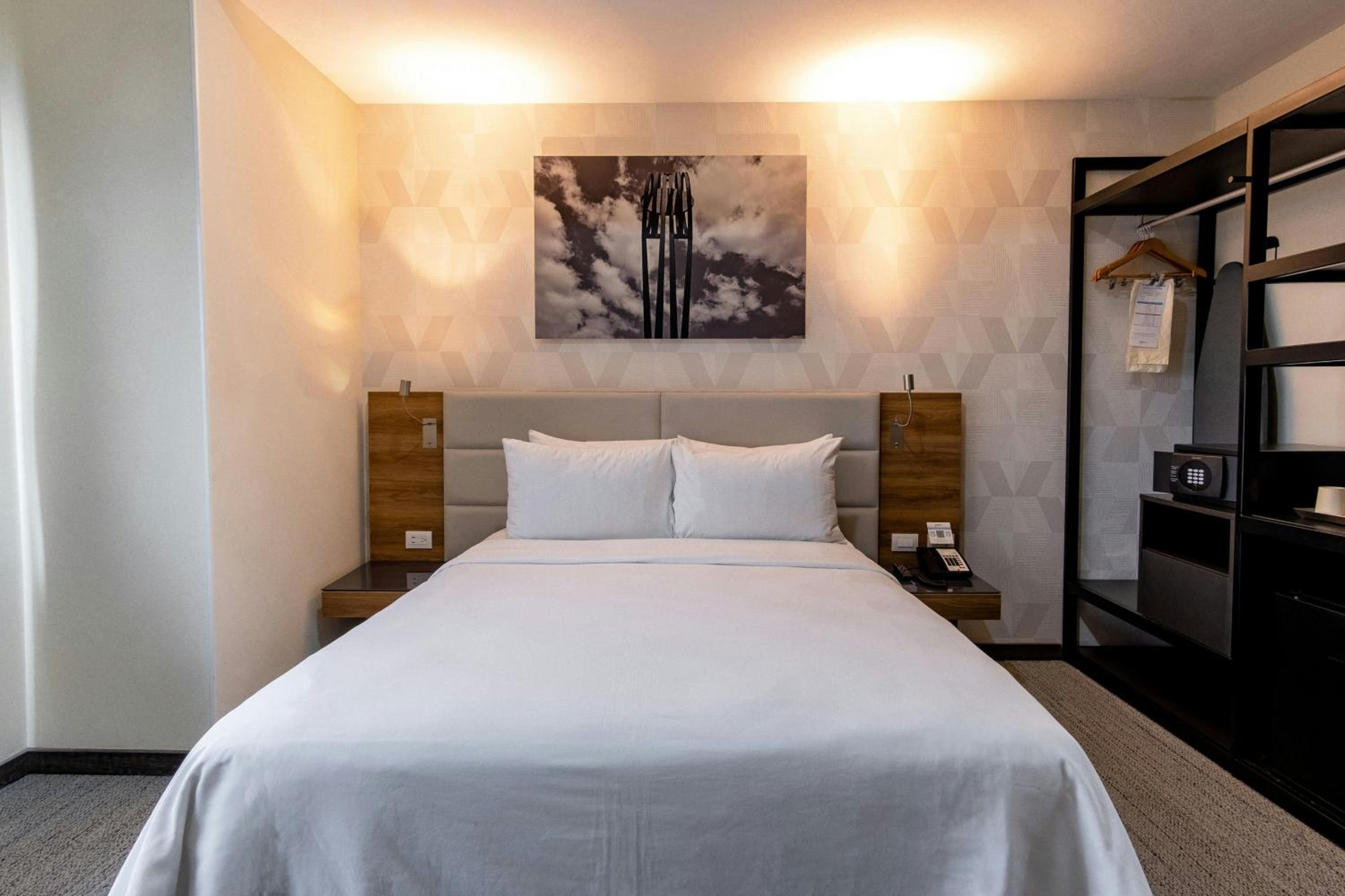 King Suite with Sofa Bed and City View - Photo 3