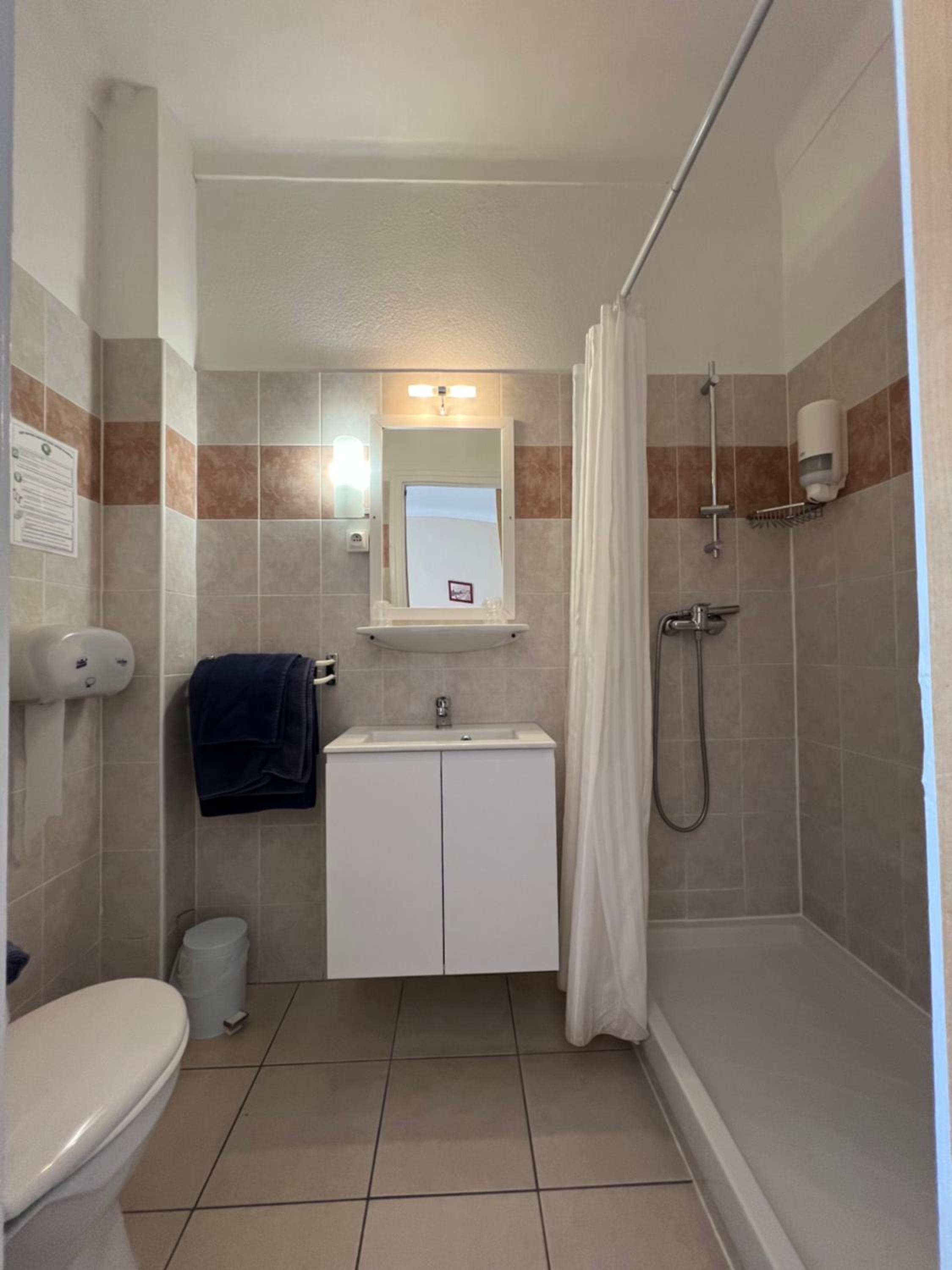 Quadruple Room with Balcony photo 2