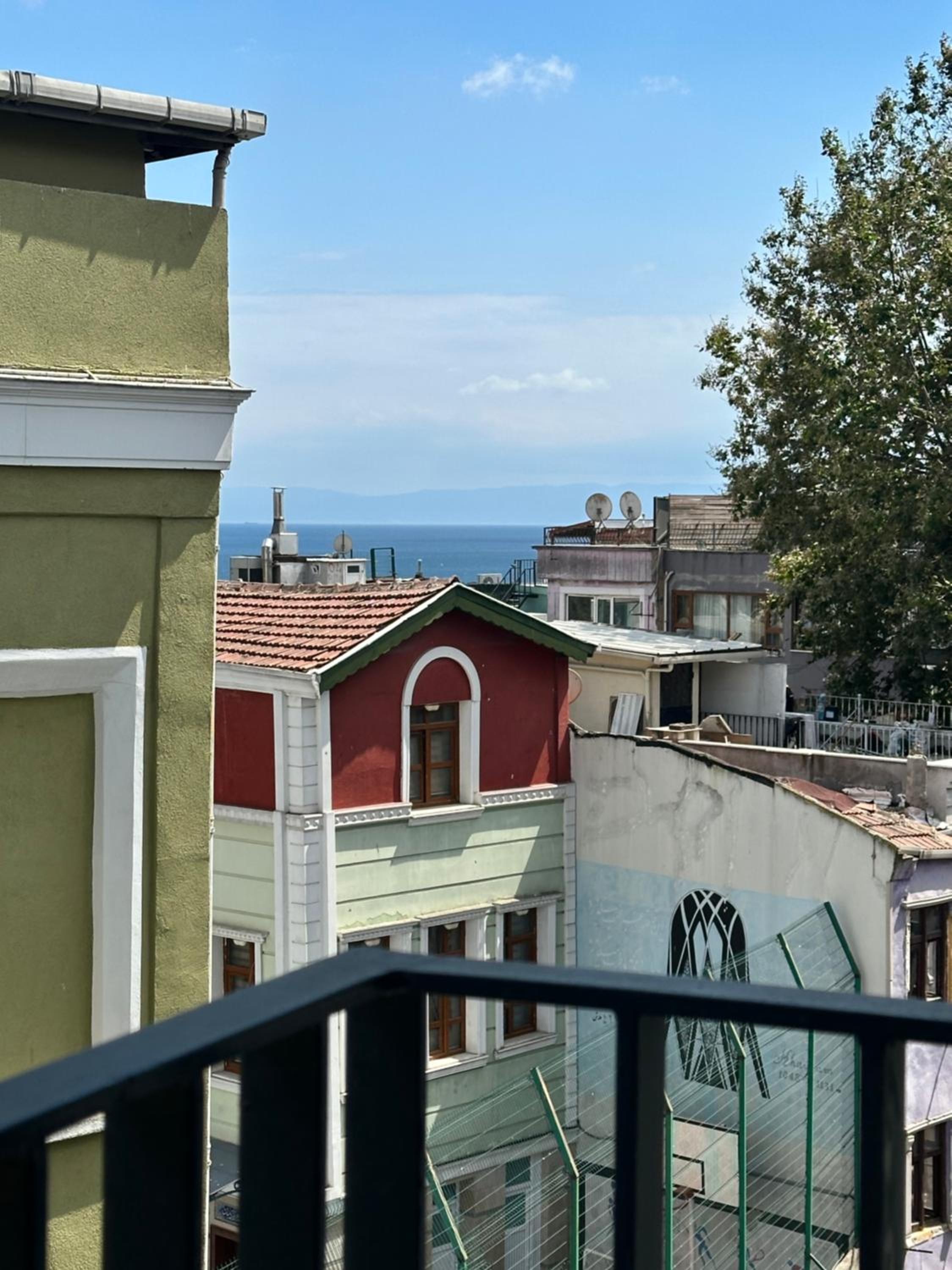 Queen Double Room with Partial Sea View and Balcony  photo 1