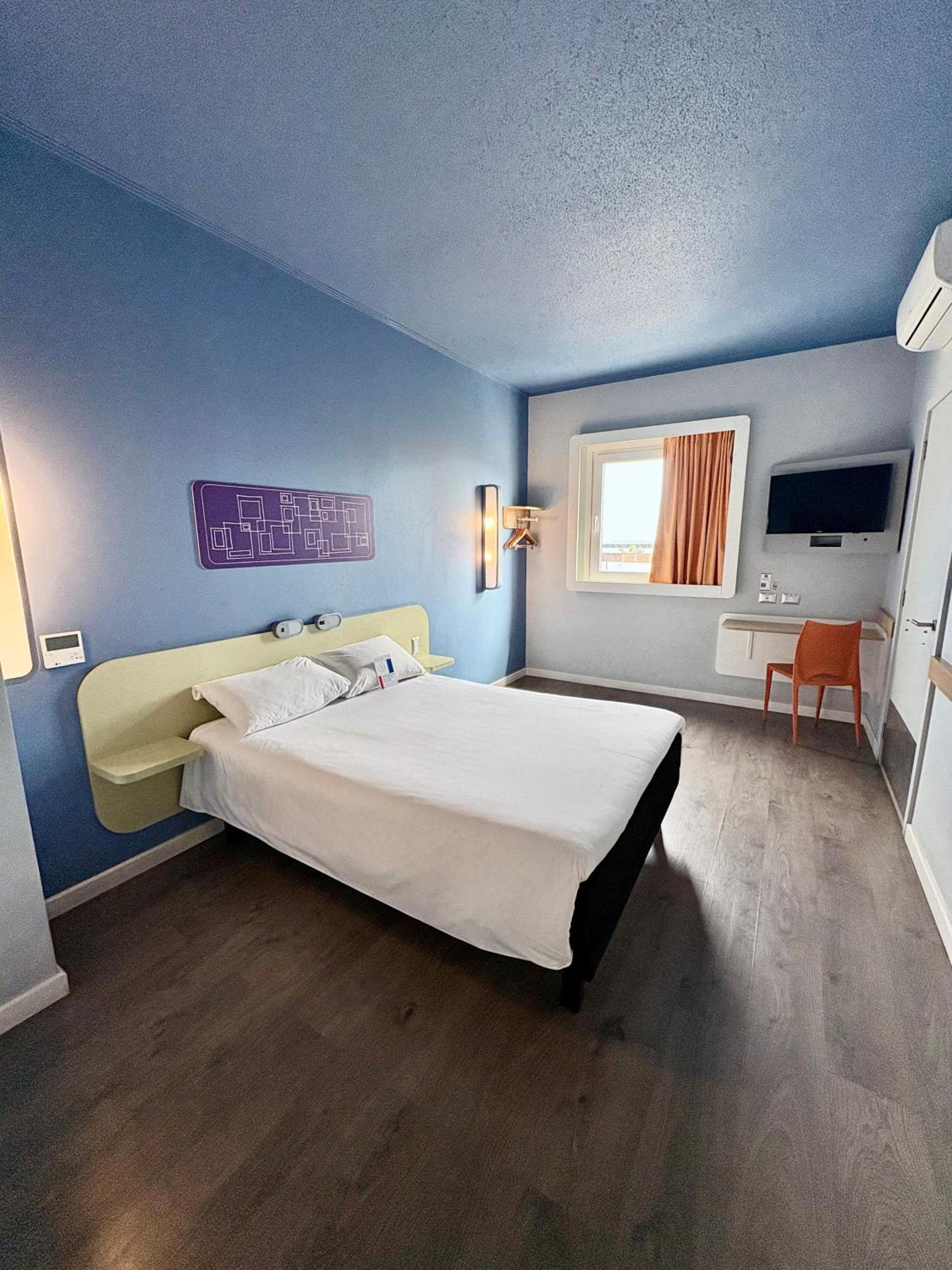Standard Room - Disability Access photo 3