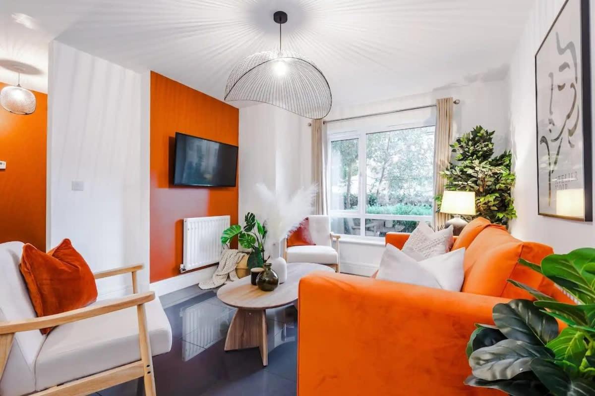 Three-Bedroom House photo 2
