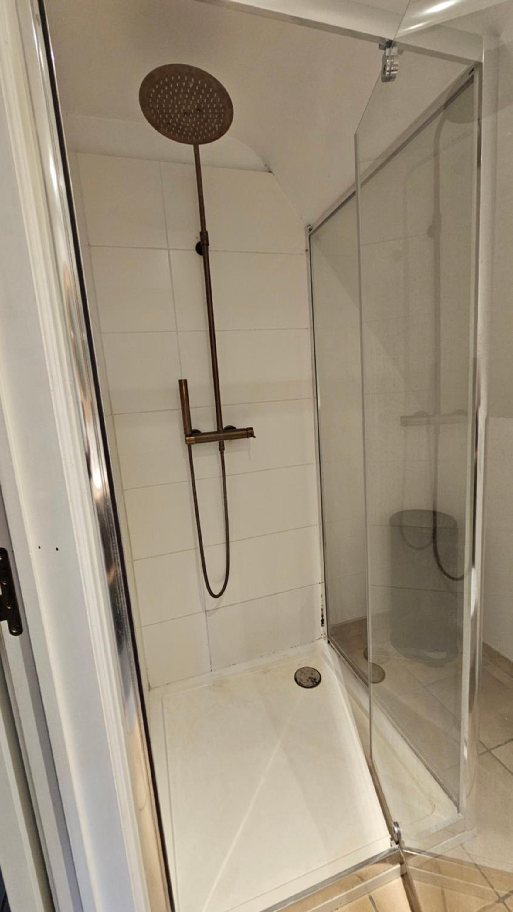 Double Room with Shared Bathroom photo 2