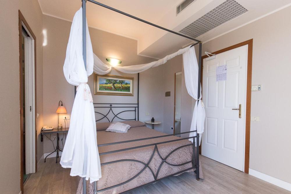 Double Room with Balcony and Sea View
