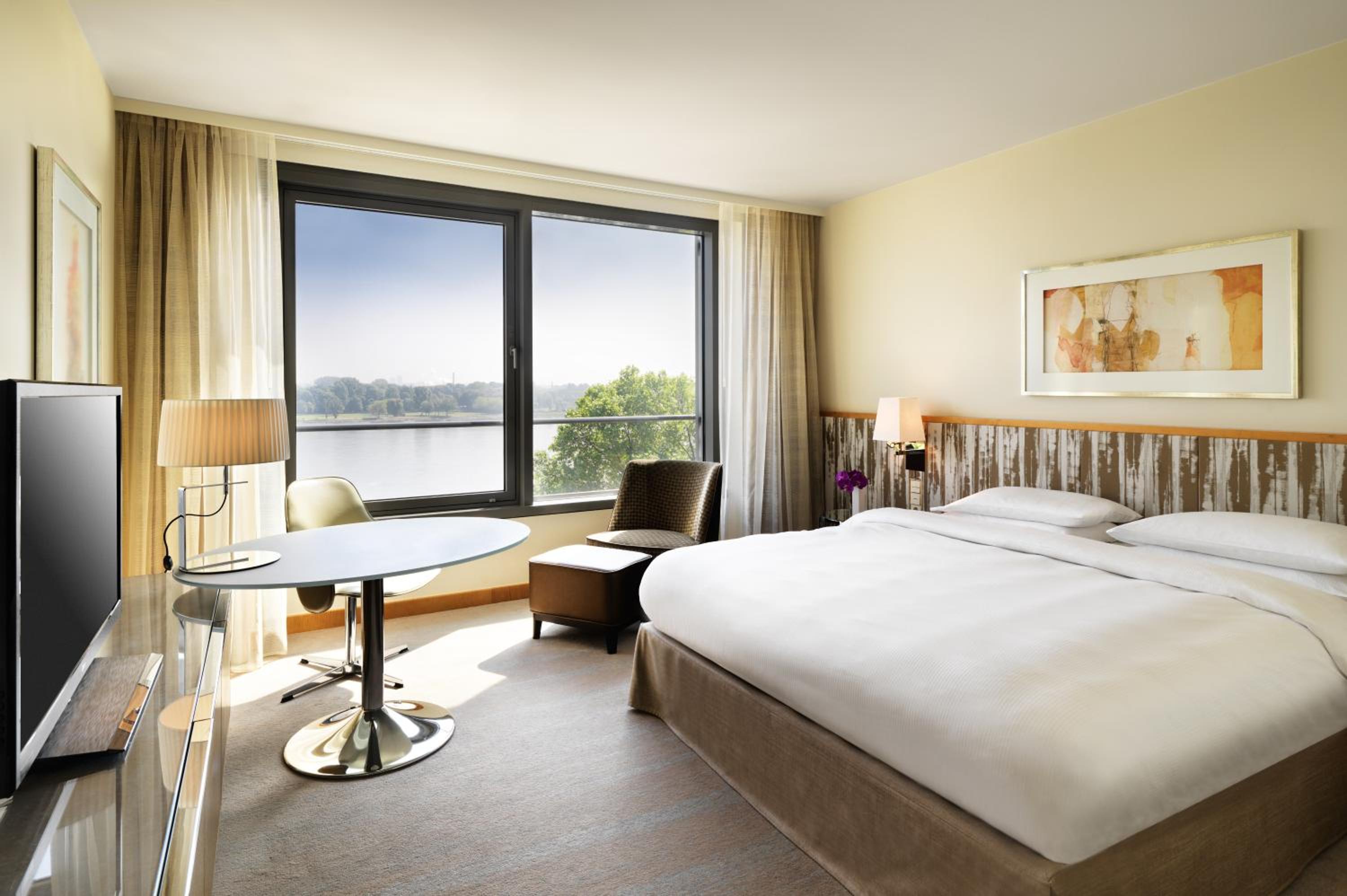 King Room with River View - Club Access