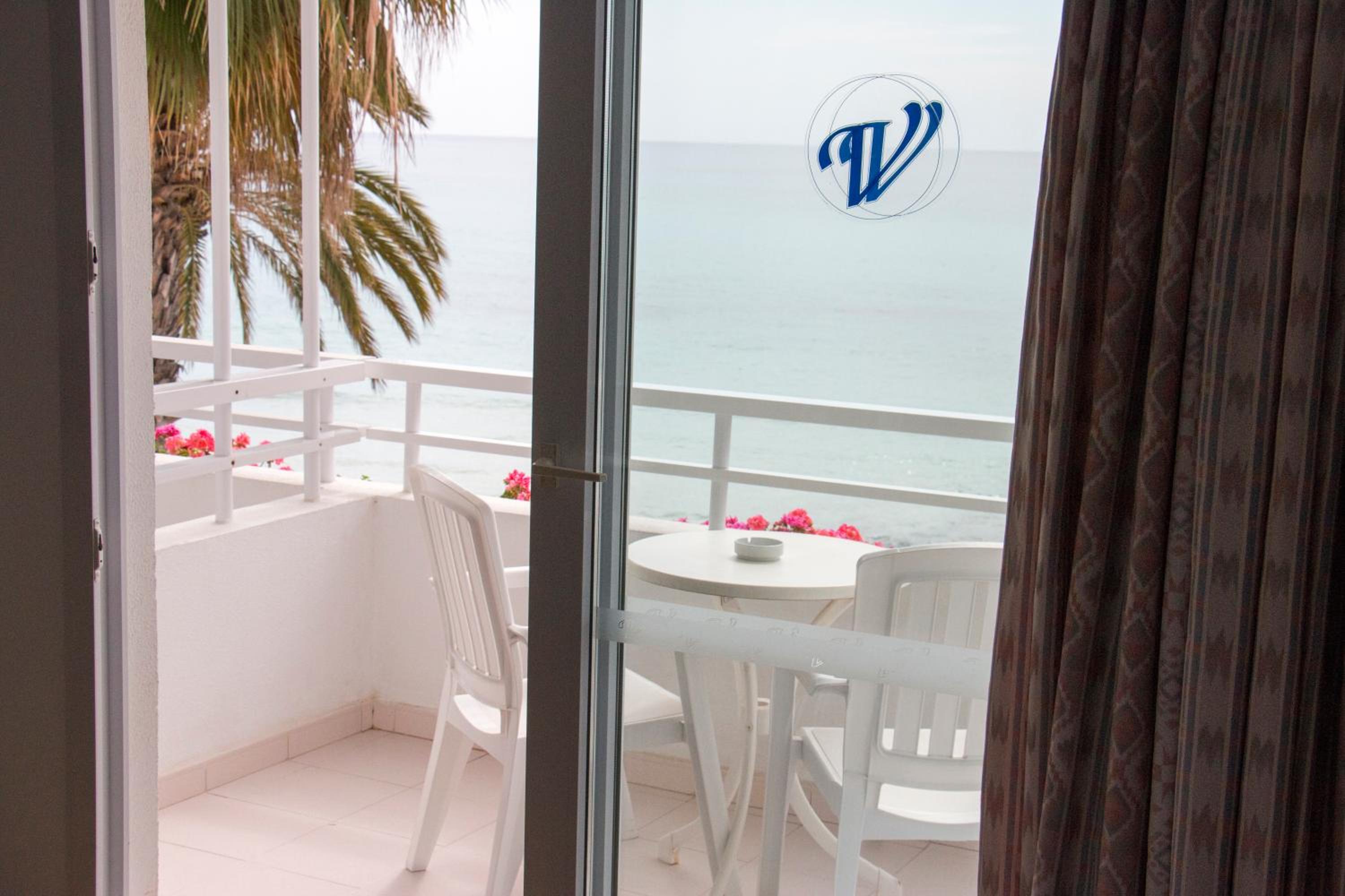 Triple Room with Sea View
