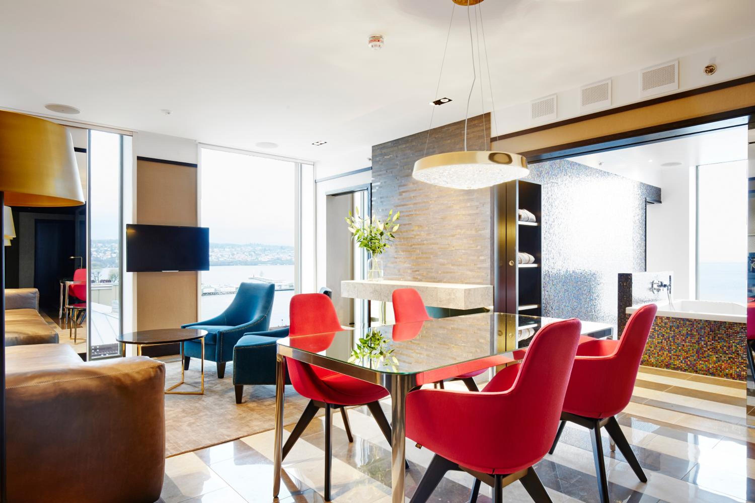 Grand Suite with Lake View photo 2