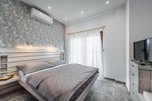 Deluxe Double Room with Balcony - Photo 4