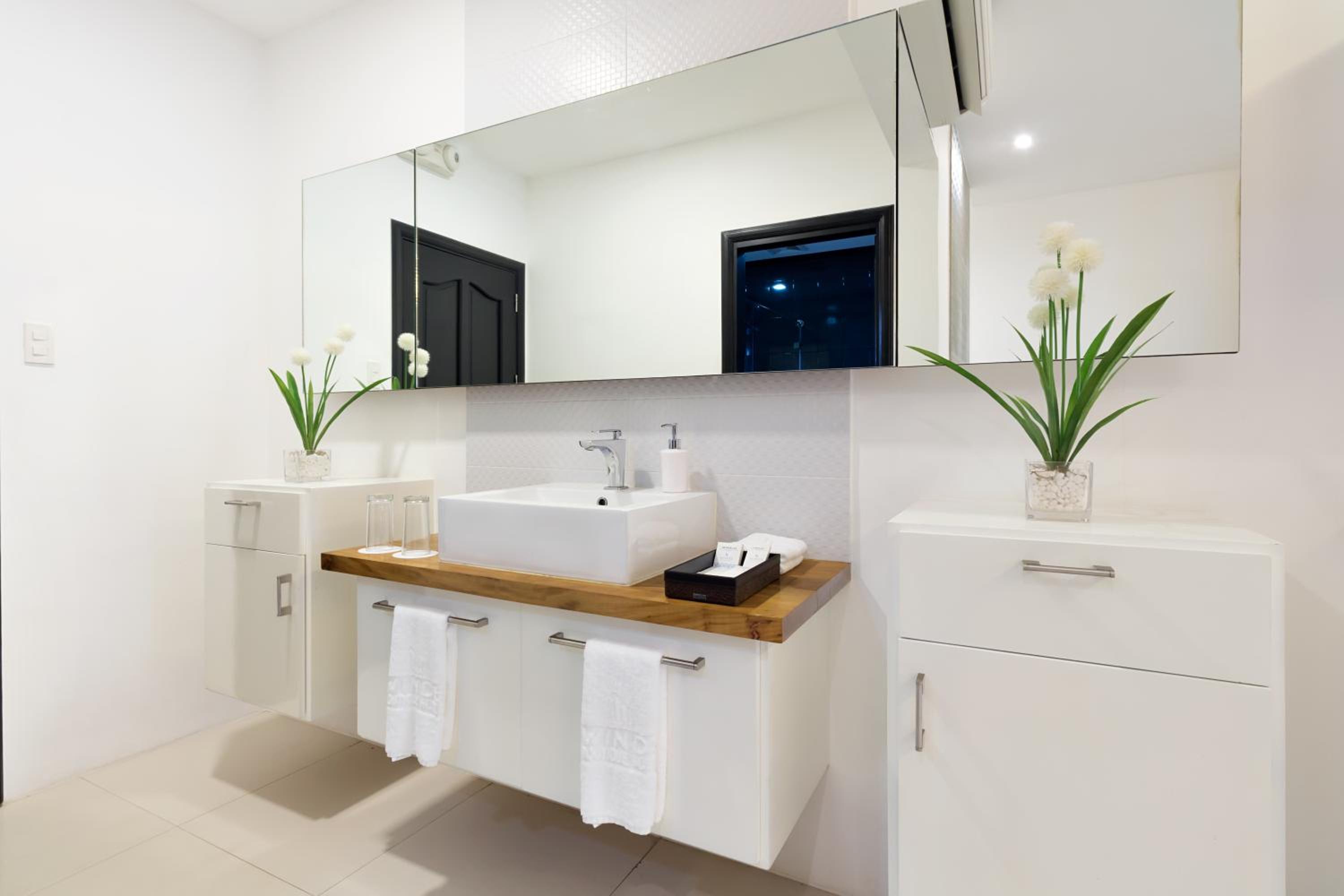 Sirocco Pool Suite photo 3