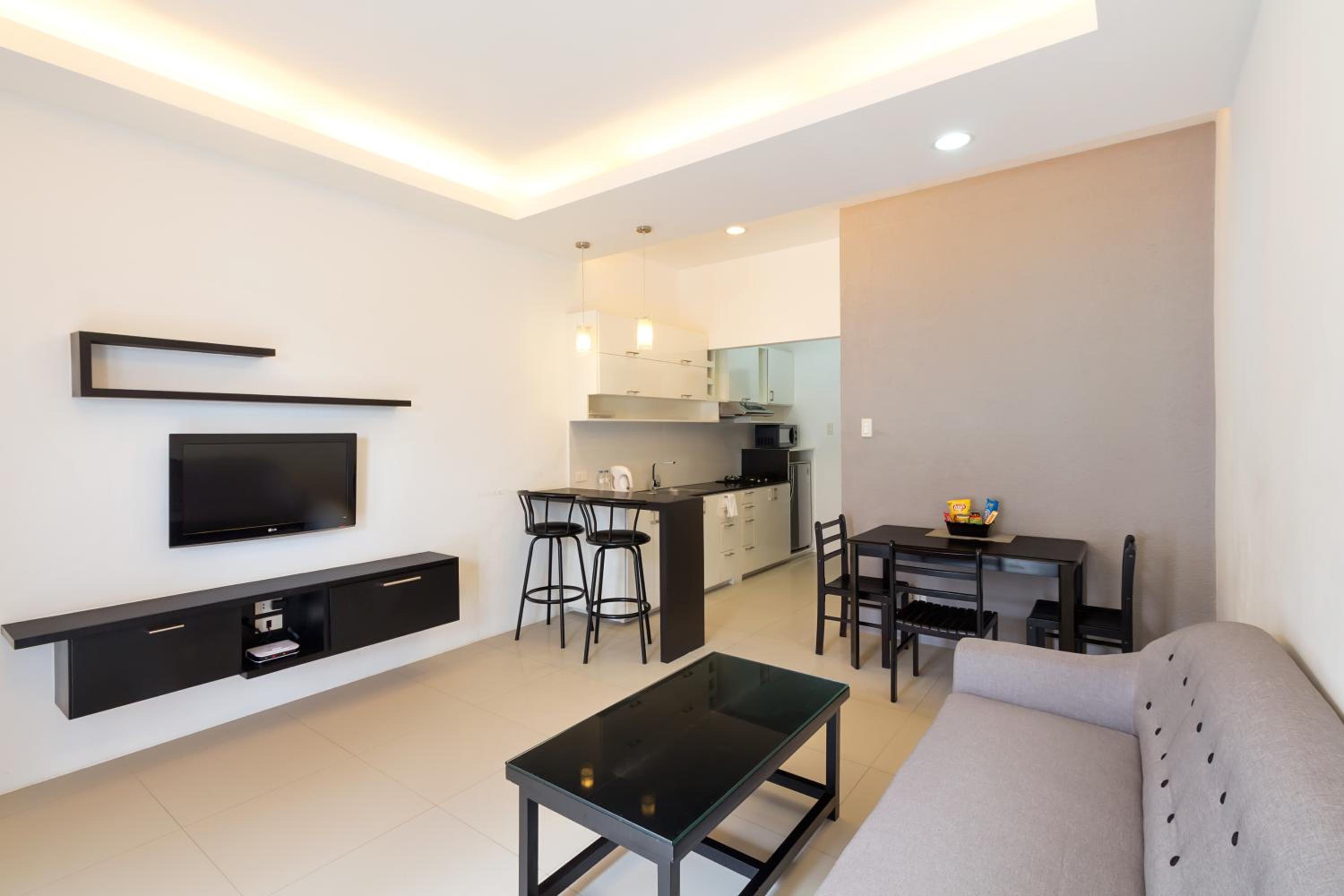 Habagat One Bedroom Suite photo 2