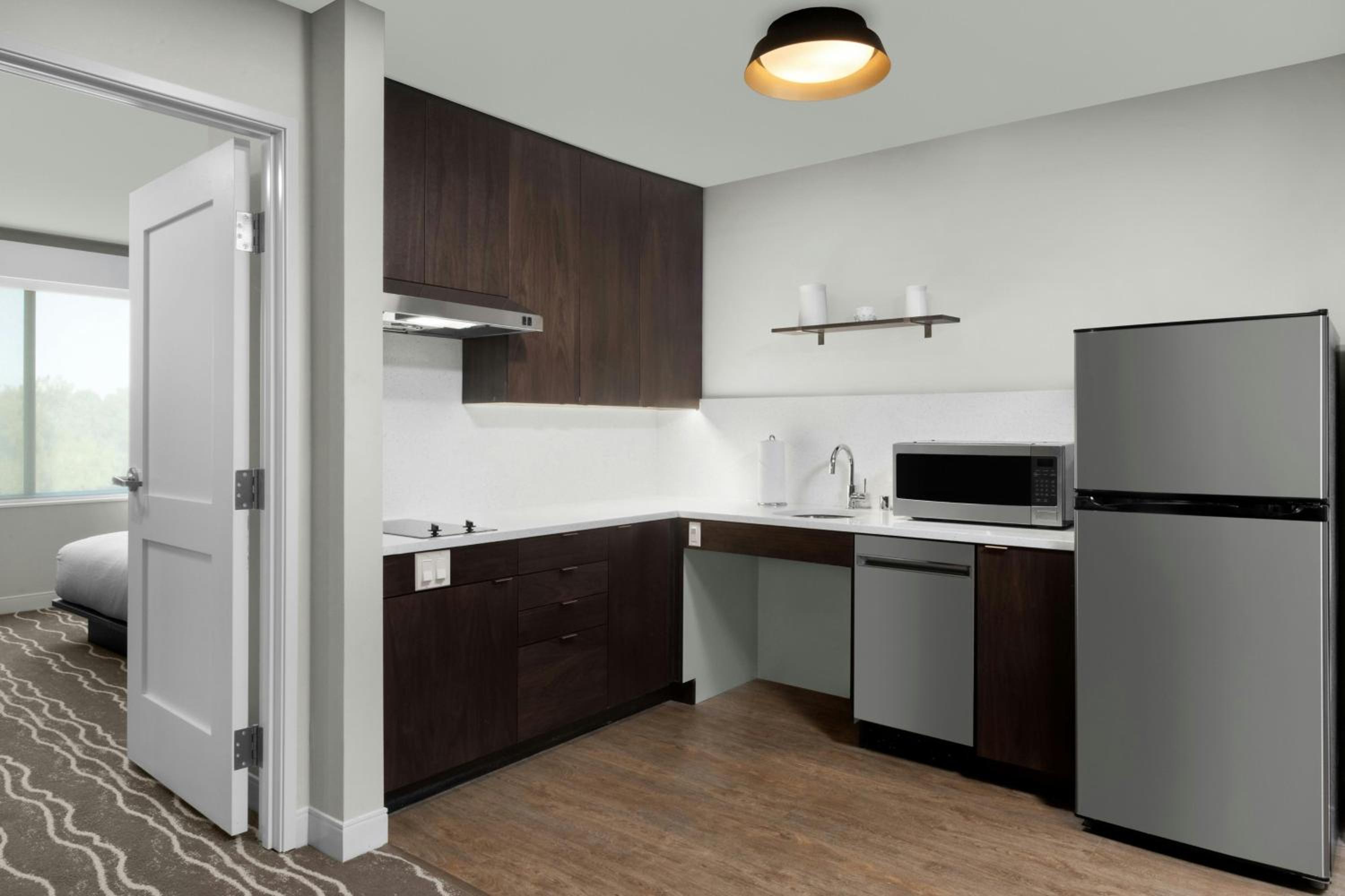 One-Bedroom King Suite with Sofa Bed and City View - Hearing Accessible photo 3