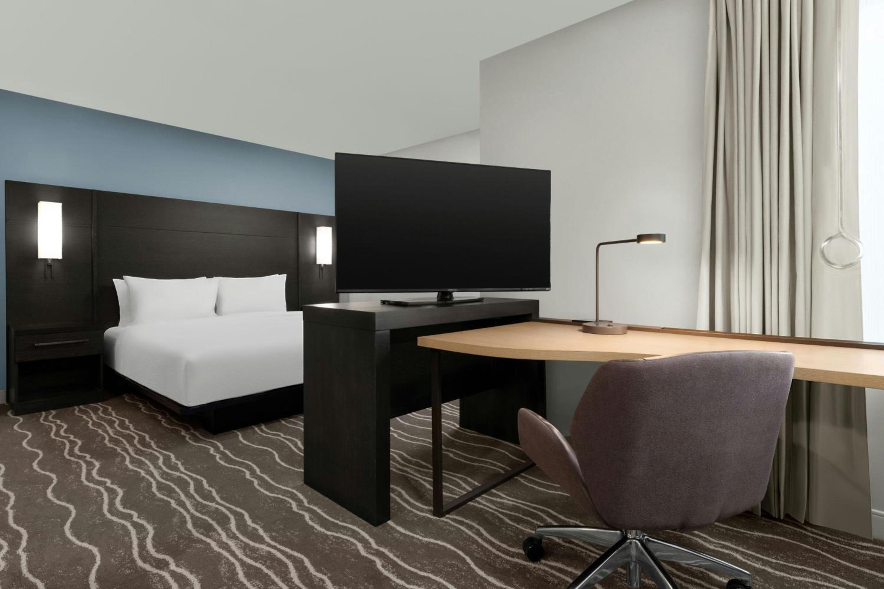King Studio with Sofa Bed and City View - Mobility Accessible with Tub photo 2