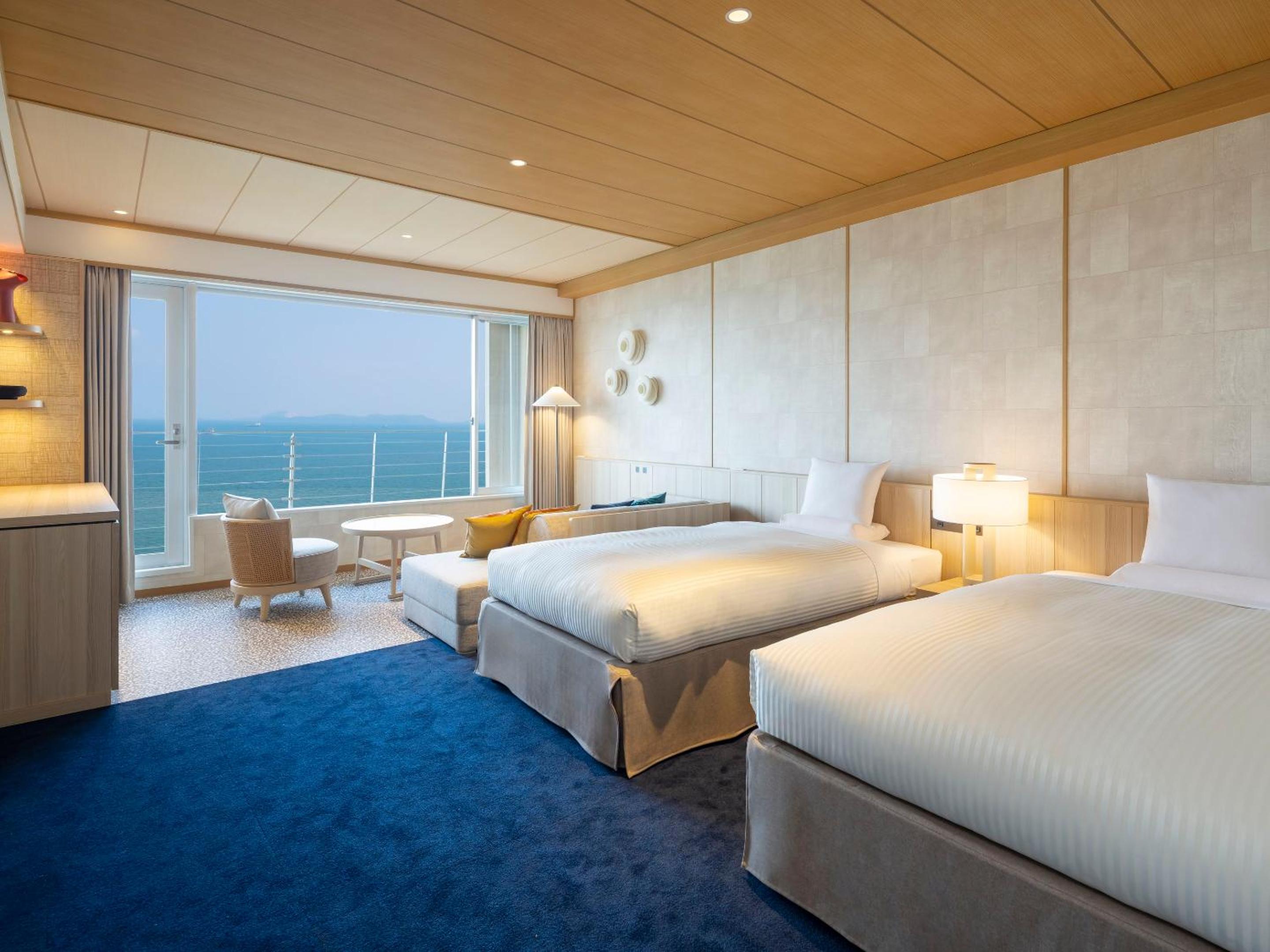 Deluxe Room up to 4 Adults - Ocean View with View Bath