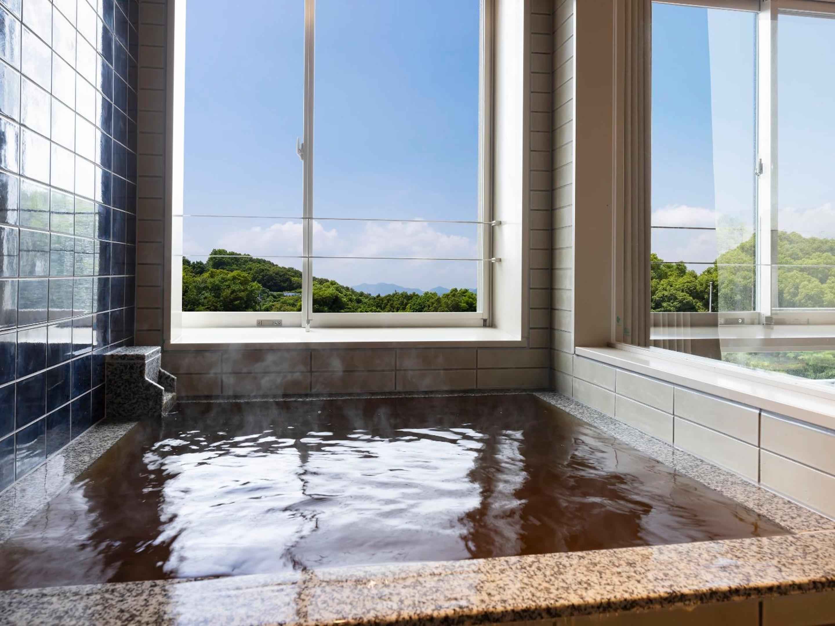 Deluxe Room with Hot Spring Semi-Open-Air Bath - Photo 2