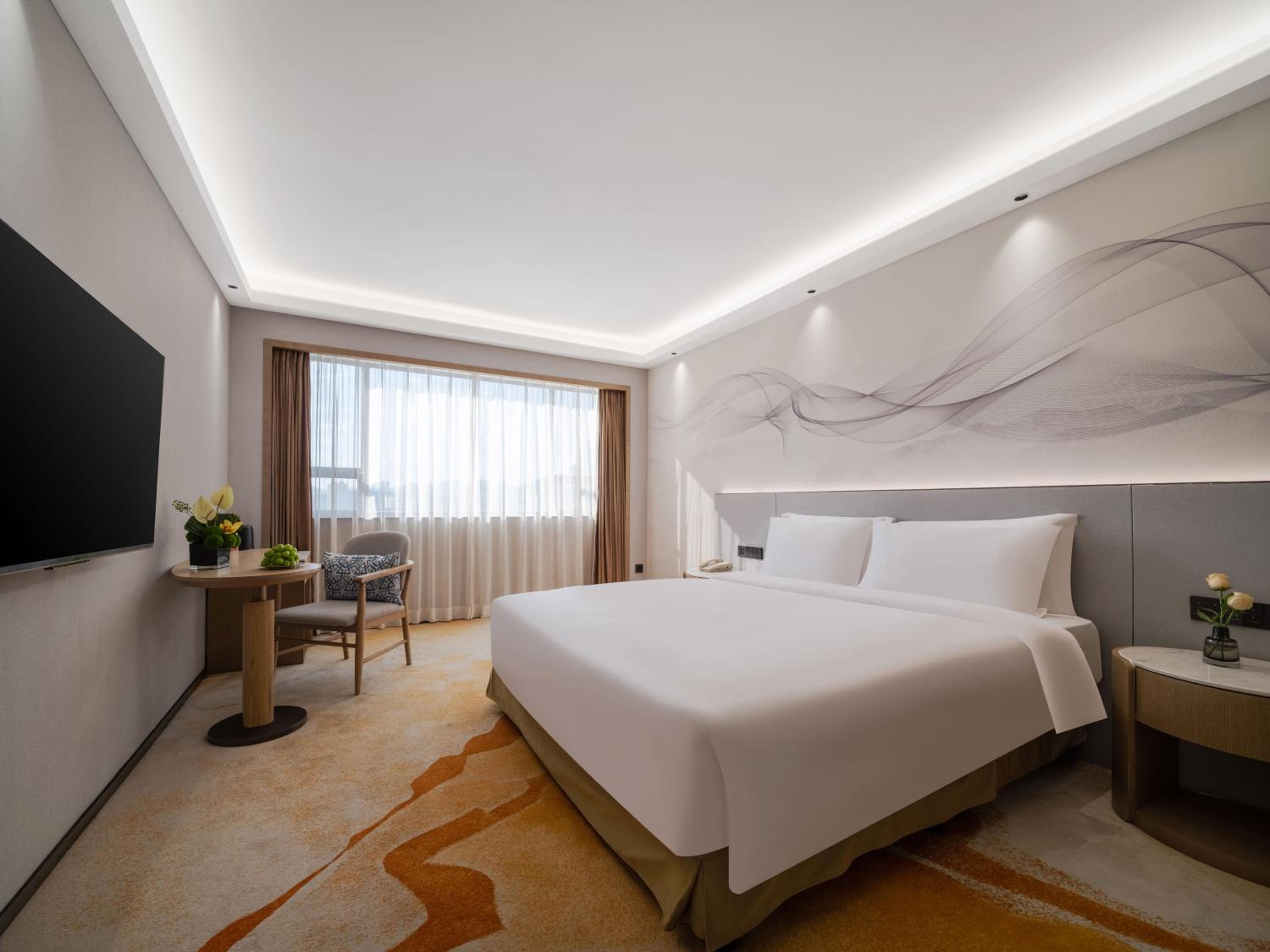 Deluxe King Room - Photo 4