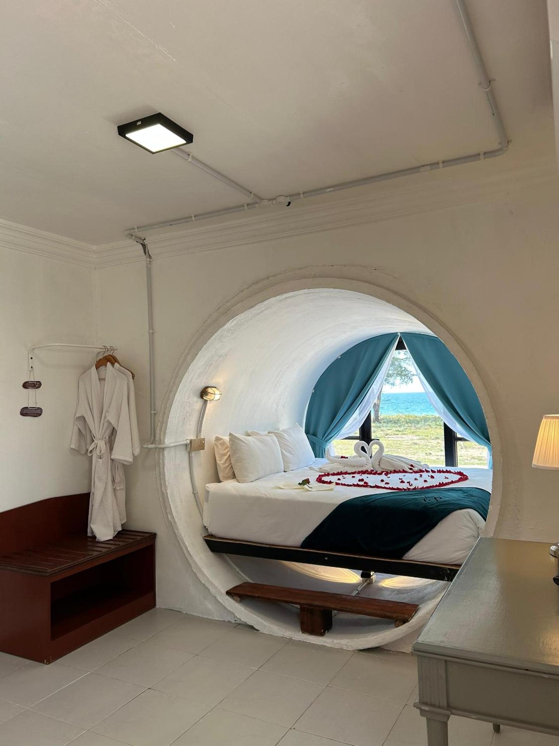 Deluxe King Room photo 2