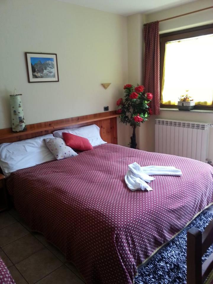 Double or Twin Room with Private Bathroom photo 2