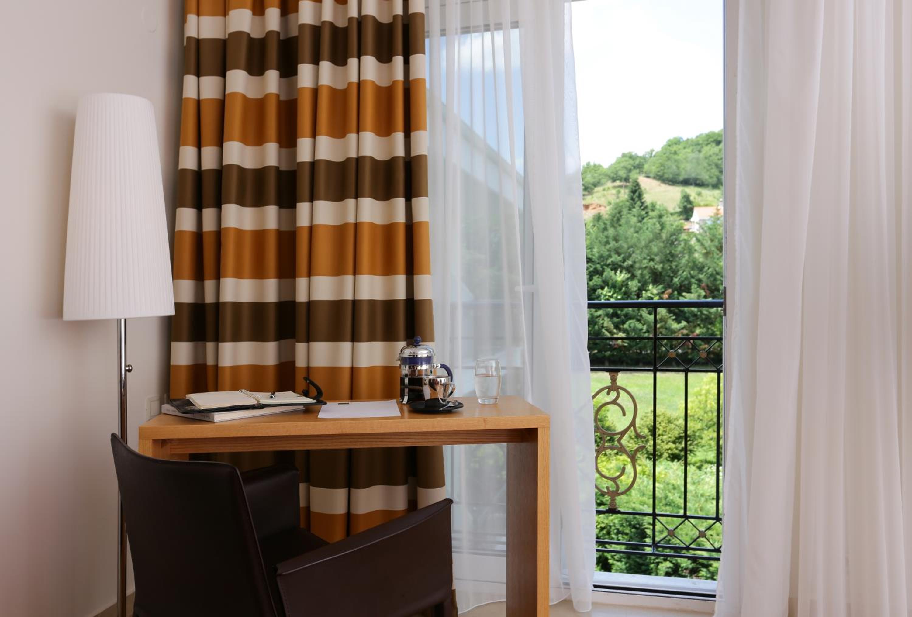 Junior Suite with Garden View - Photo 10