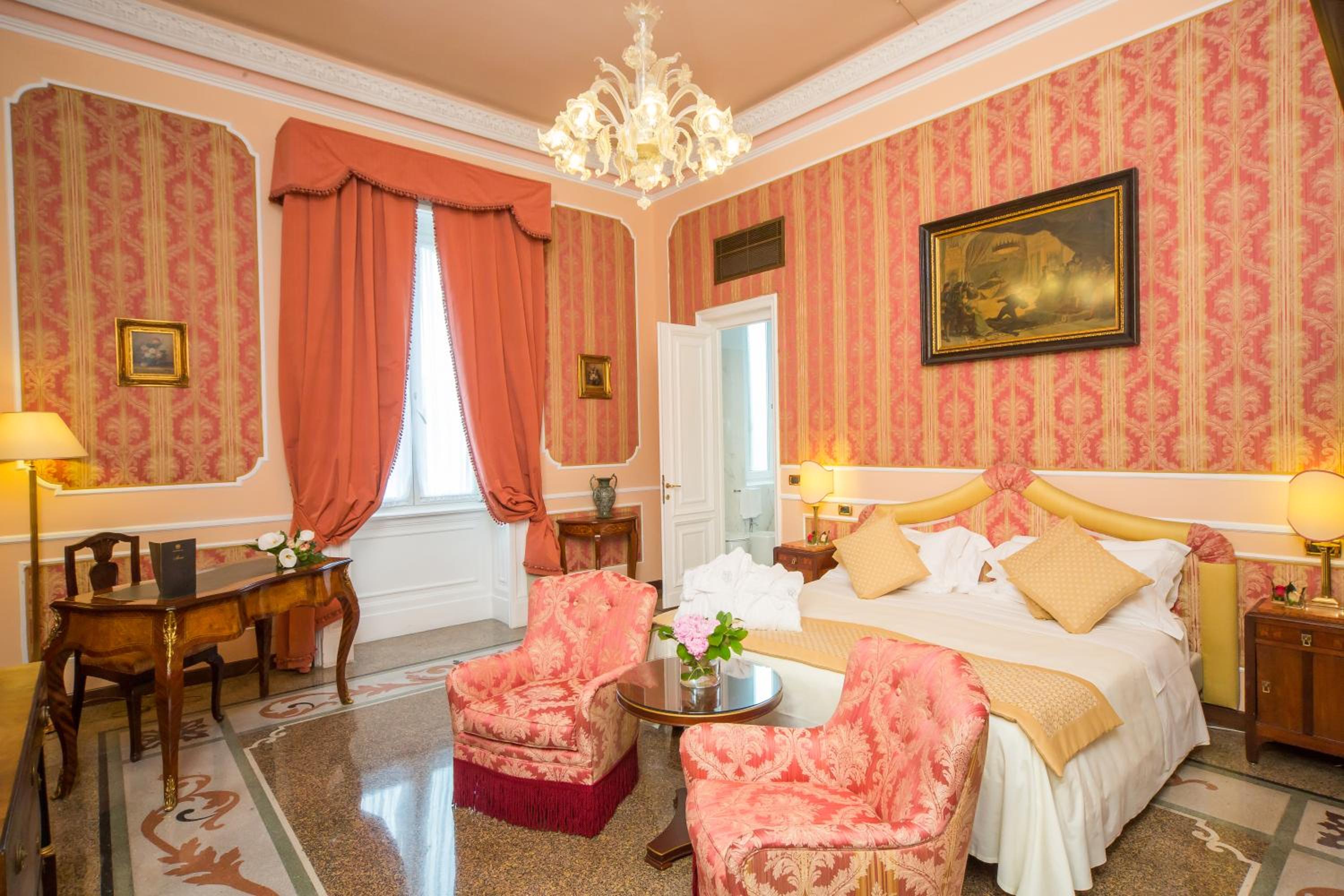 Deluxe Double or Twin Room - Photo 4
