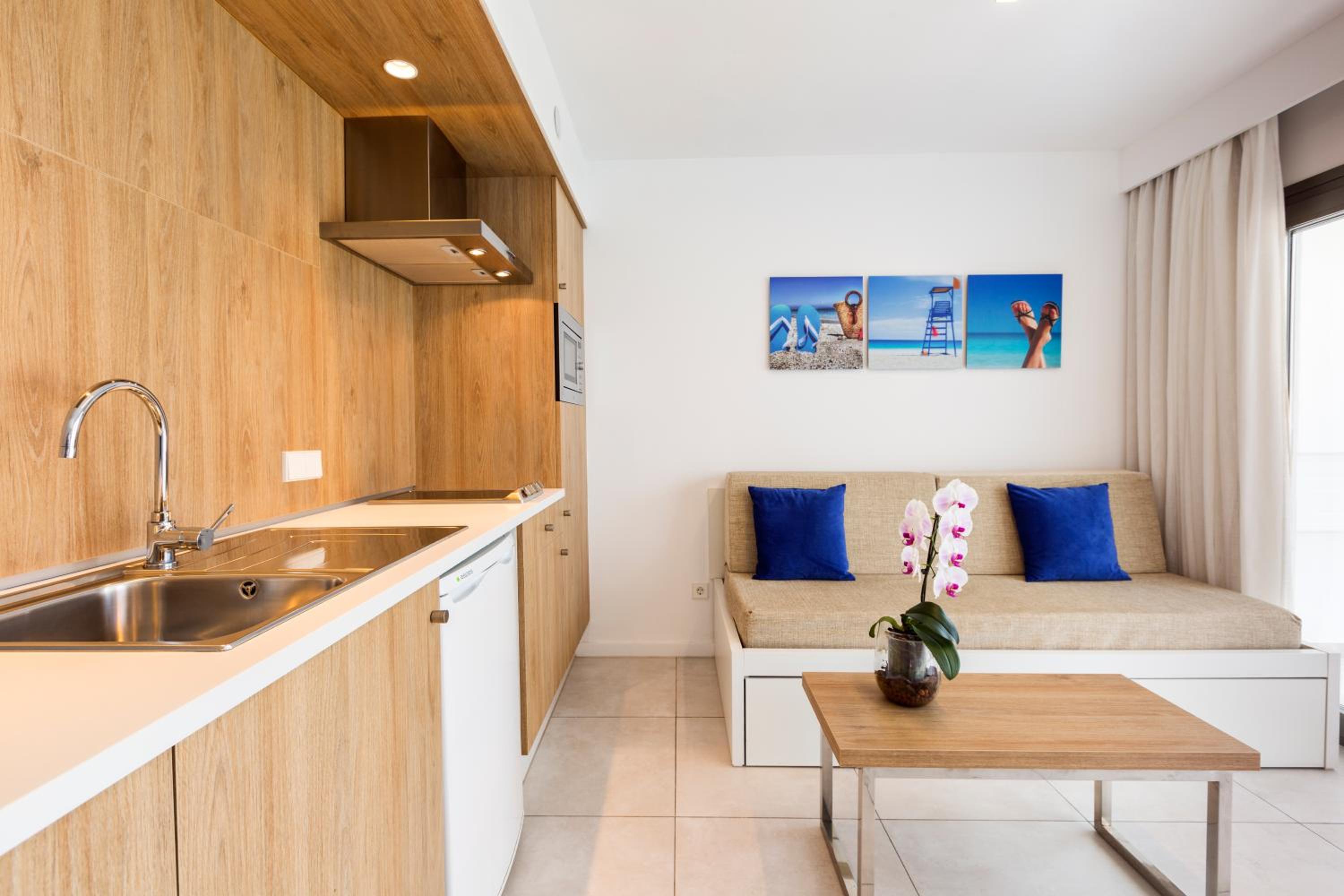 Premium Apartment - Ground Floor - Photo 2