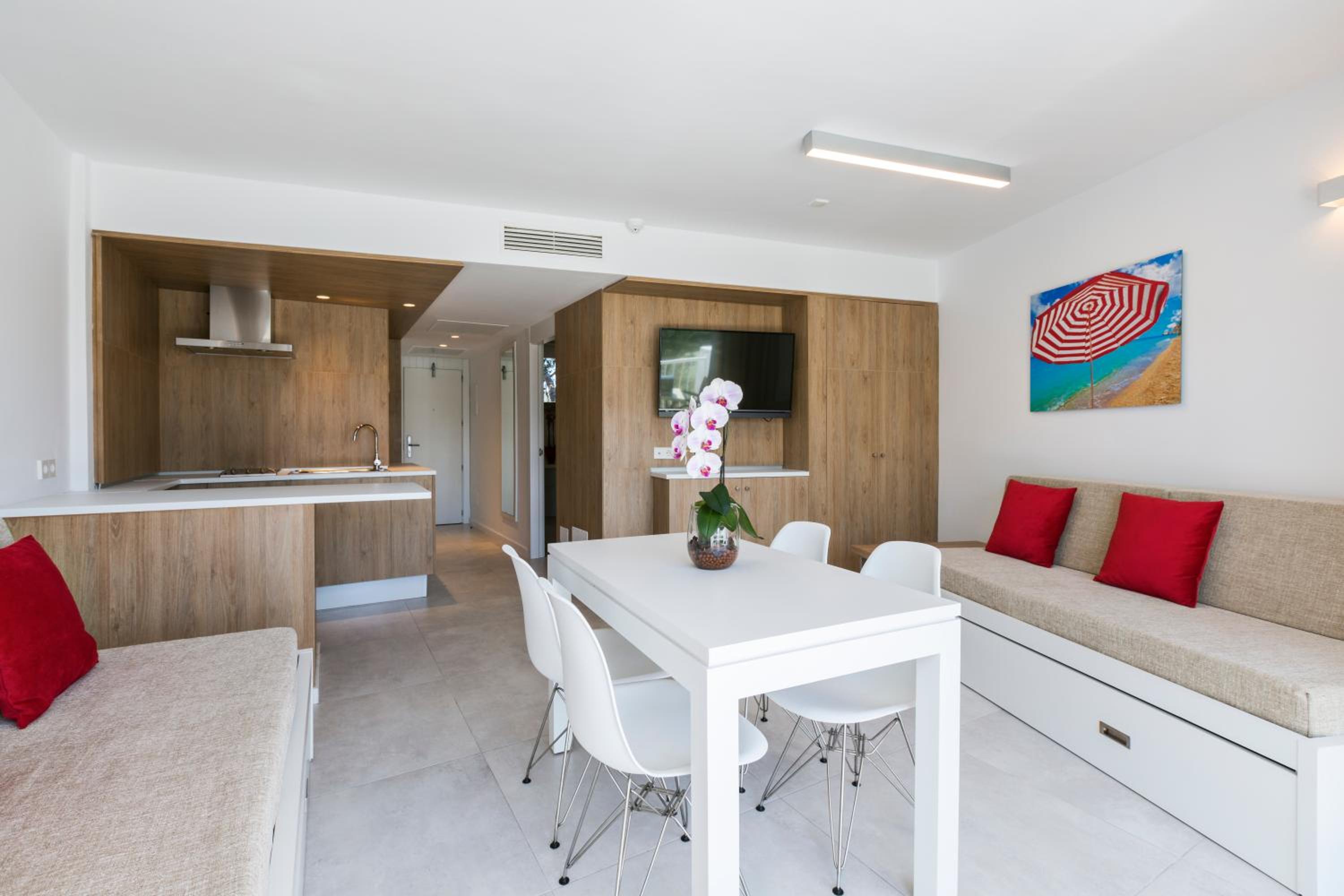 Family Apartment - Photo 9
