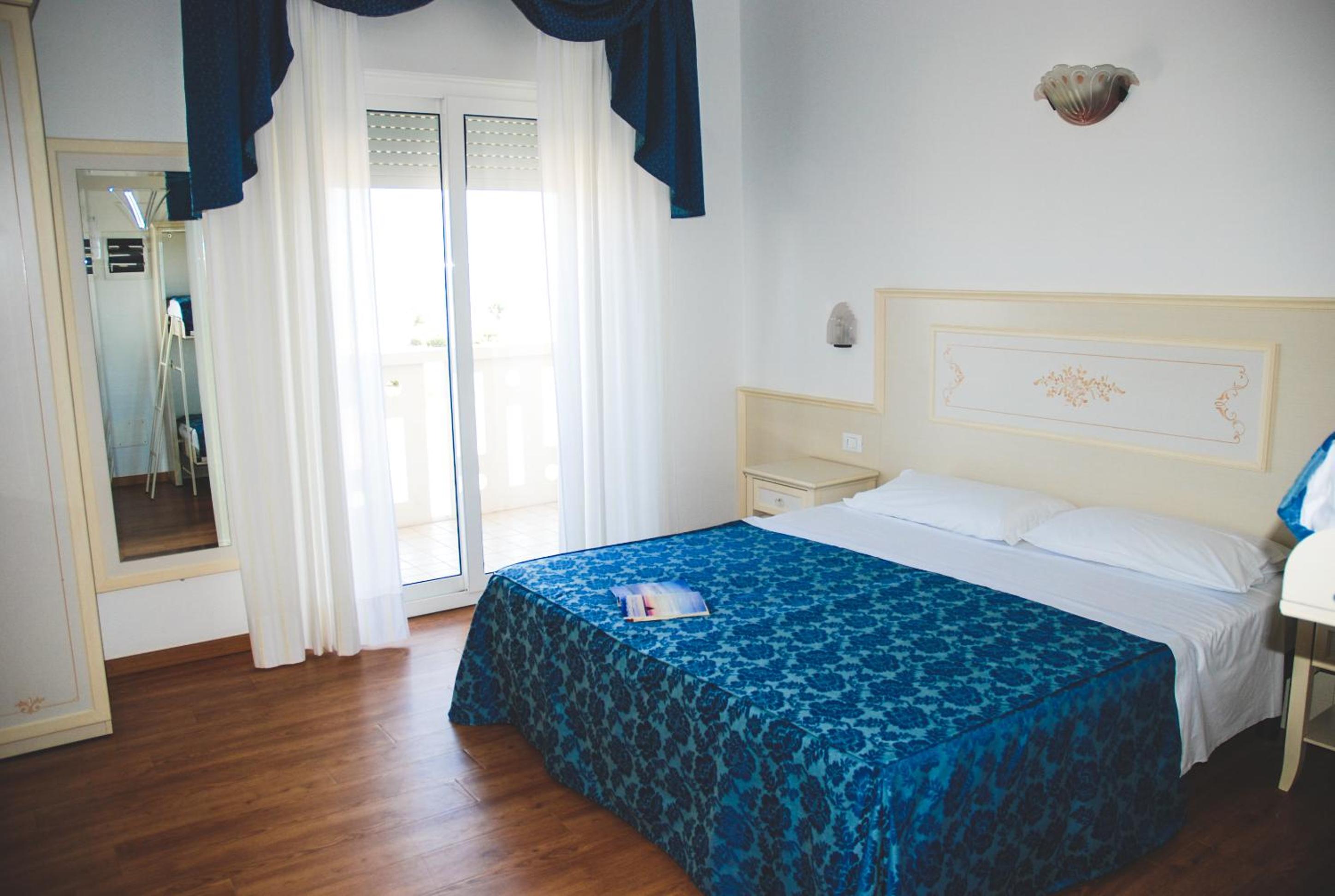 Family Room with Sea View photo 2
