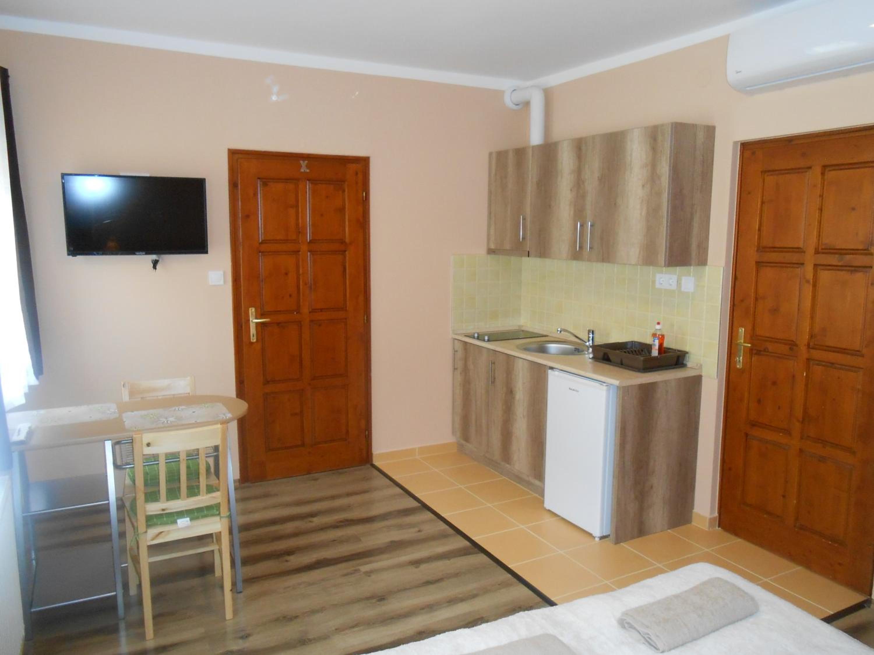 Apartment with Shower photo 2
