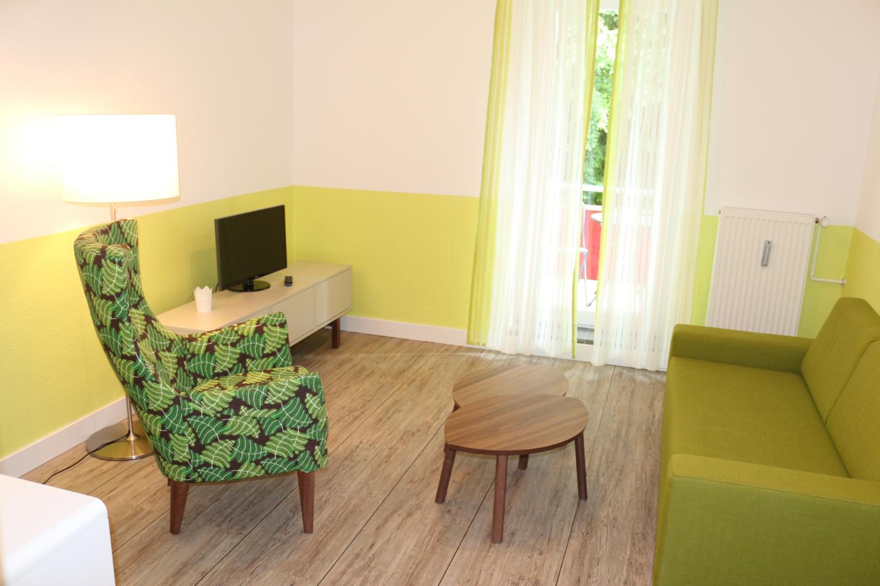 One-Bedroom Apartment with Balcony - Paul - photo 1