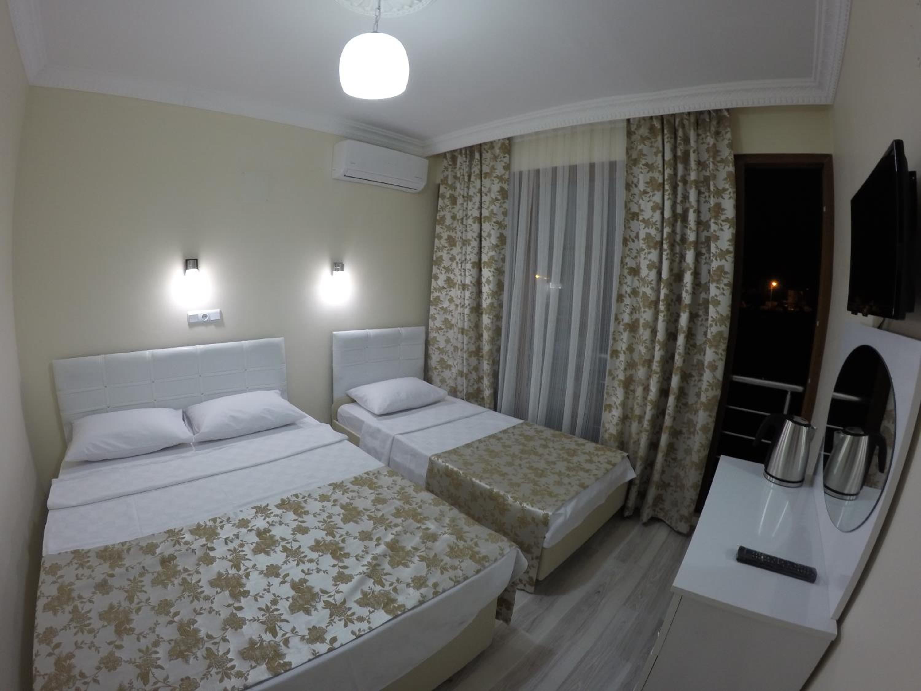 Single Room with Bathroom photo 3