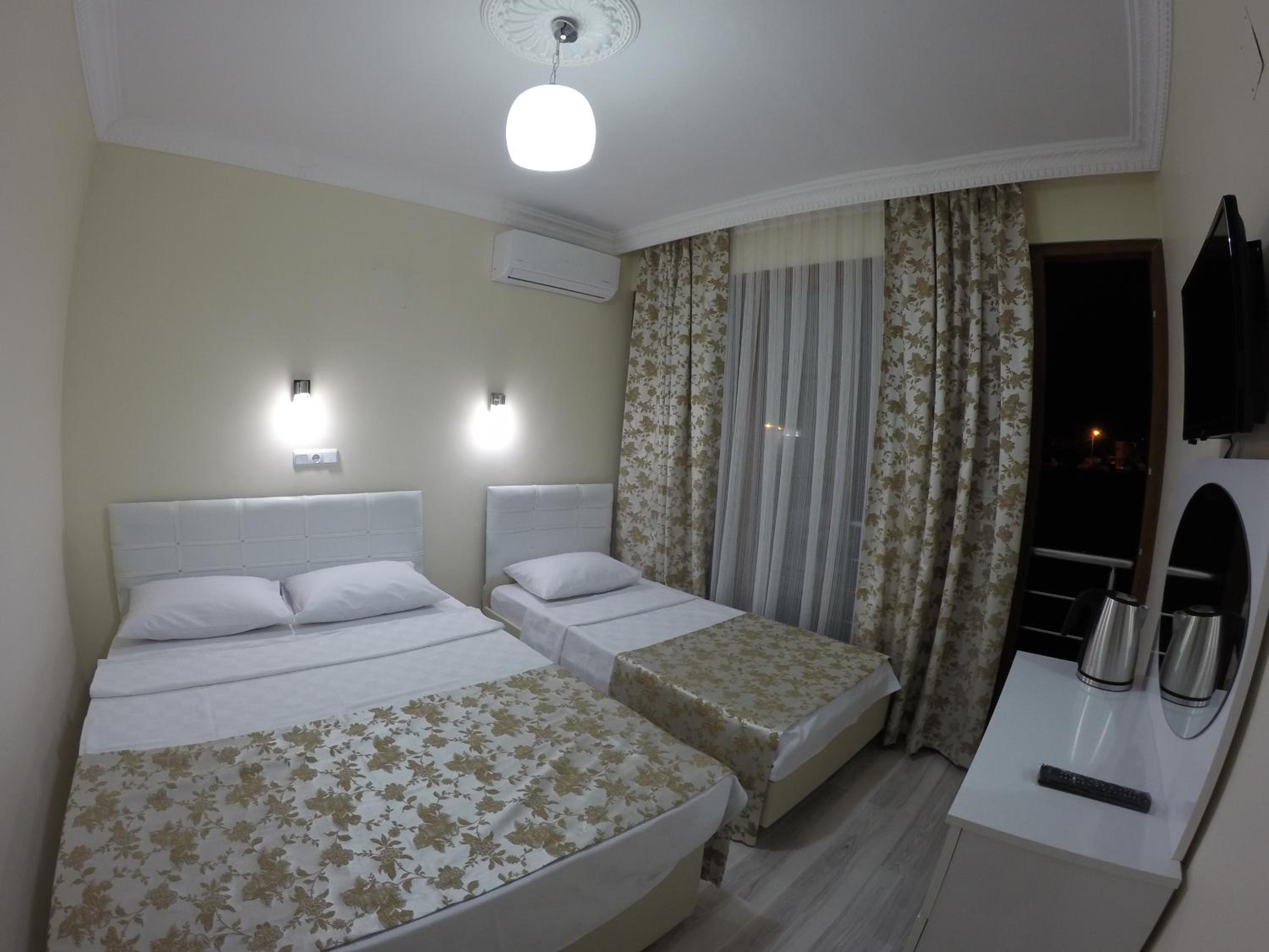Single Room with Bathroom photo 2